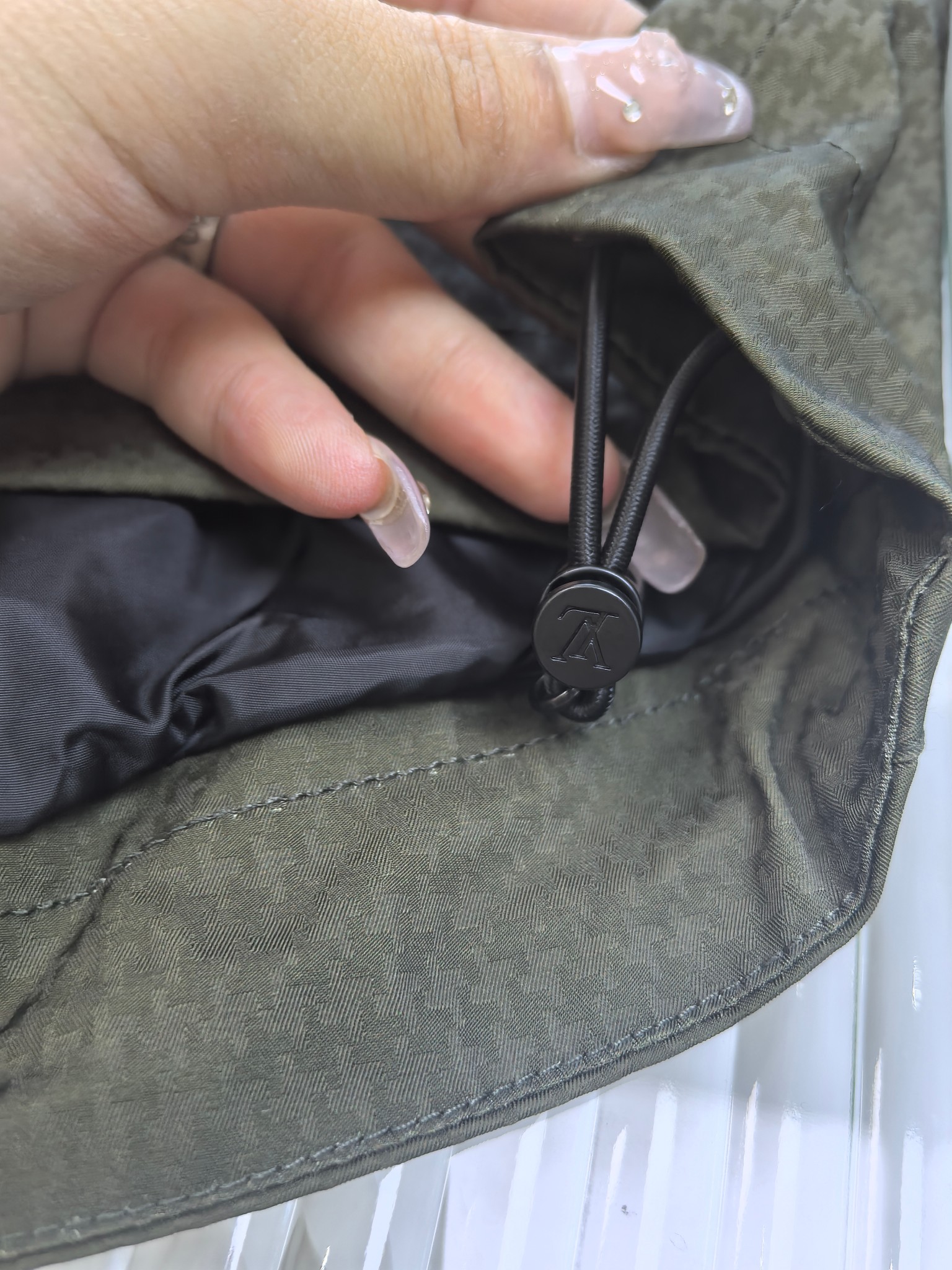 LV2025ss早春新款发布❤️驴牌连帽夹克外套，春款外套！穿上就是舒适自在又显瘦的存在，慵懒而随性，结