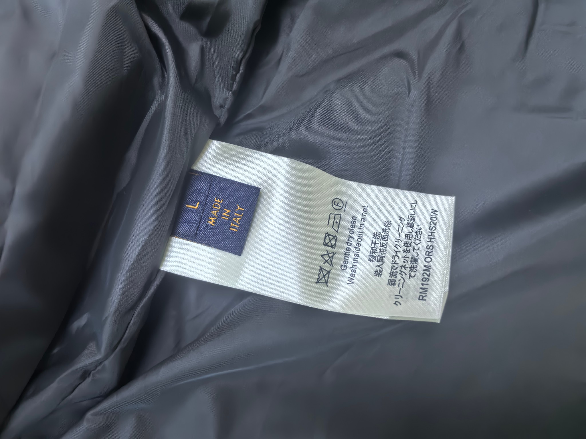 LV2025ss早春新款发布❤️驴牌连帽夹克外套，春款外套！穿上就是舒适自在又显瘦的存在，慵懒而随性，结