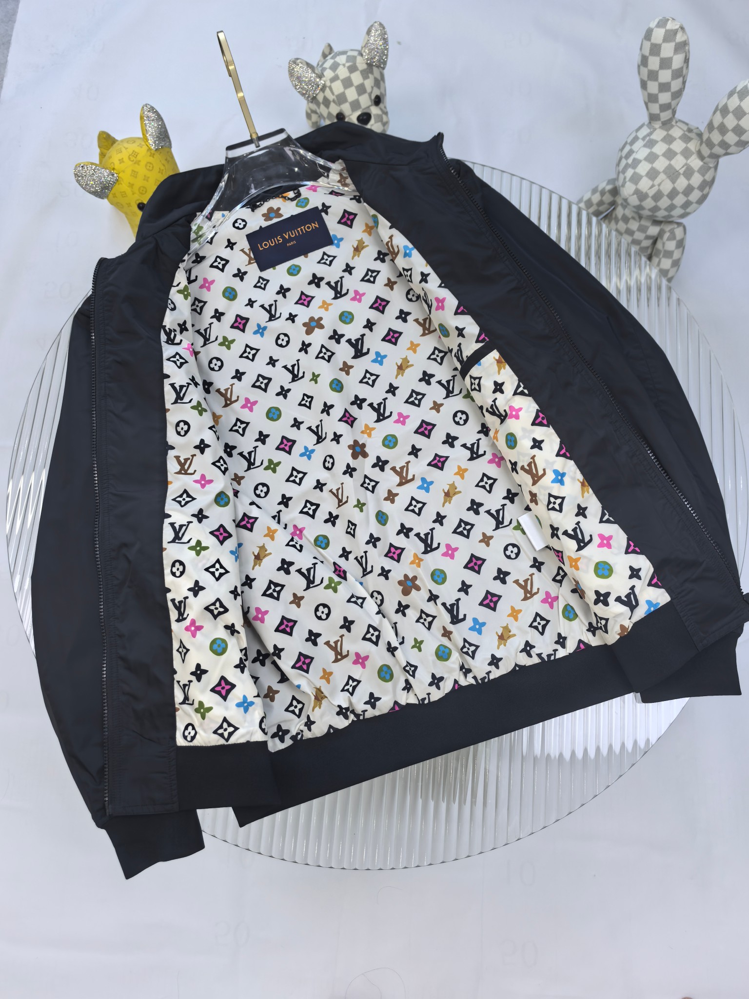 2025SS秋冬新品🆕LV提花夹克外套 系列专柜定制面料 透气舒适度高，细节无可挑剔，品牌元素设计理念，