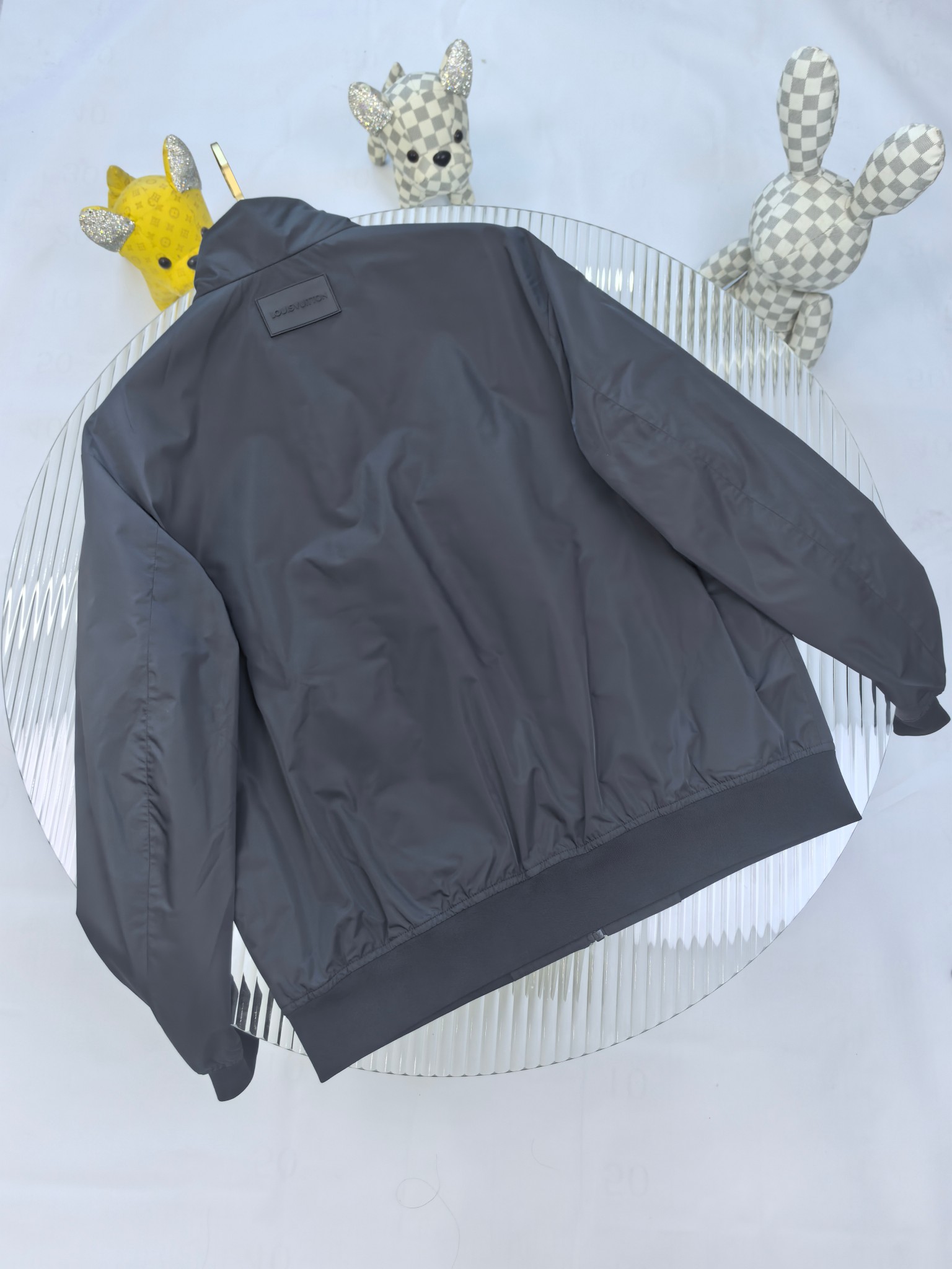 2025SS秋冬新品🆕LV提花夹克外套 系列专柜定制面料 透气舒适度高，细节无可挑剔，品牌元素设计理念，