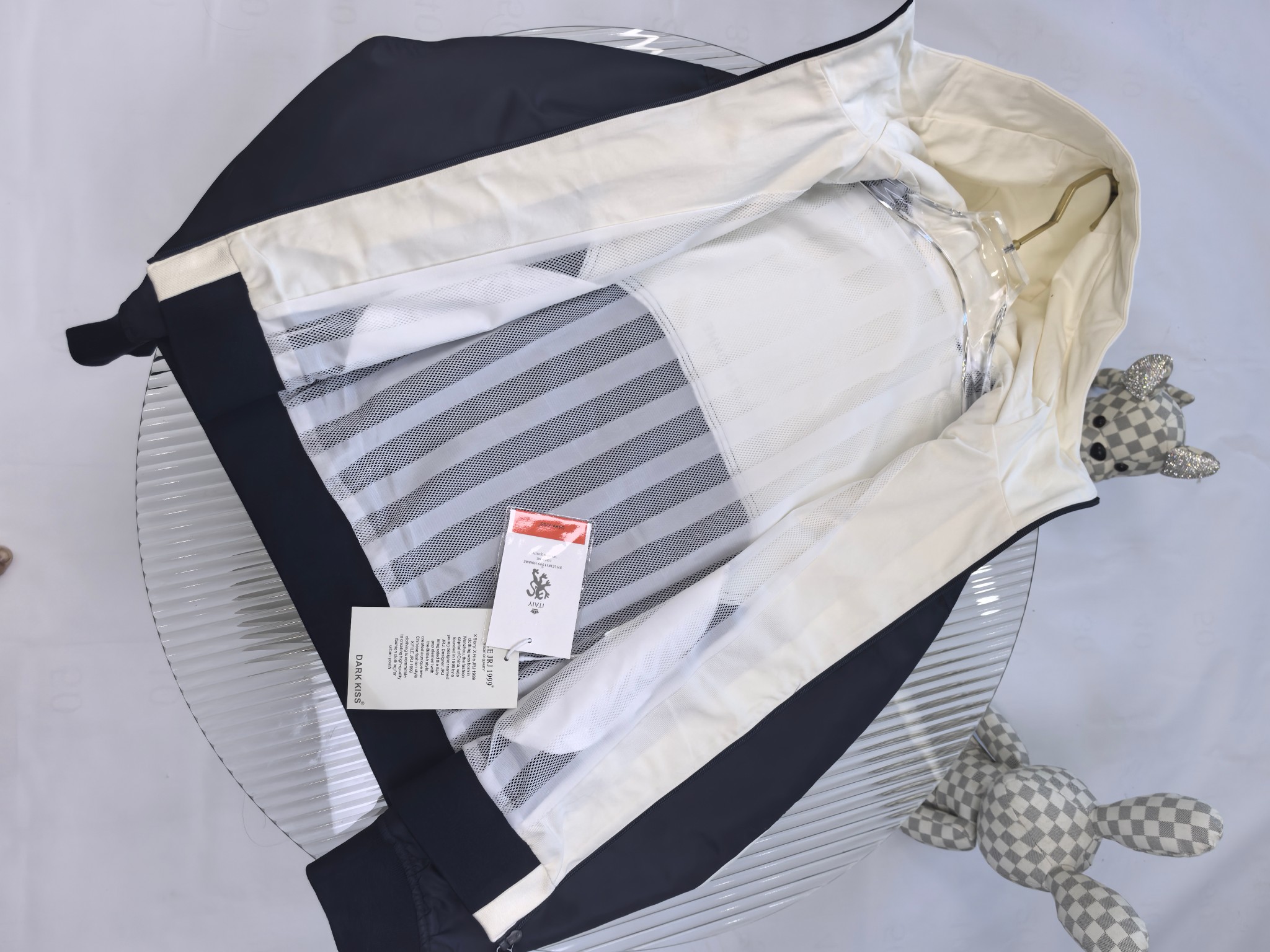 2025SS秋冬新品🆕夹克外套 系列专柜定制面料 透气舒适度高，细节无可挑剔，元素设计理念，体现高品质。