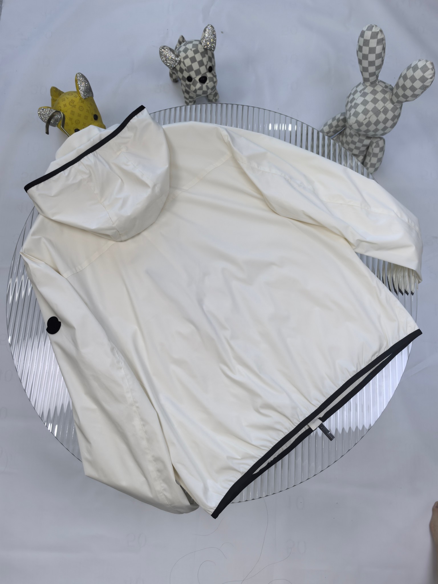 🔥MONCLER 25早秋夹克，轻盈护身，定义都市探险新美学。无论是穿梭都市街头，还是探索自然秘境，它都