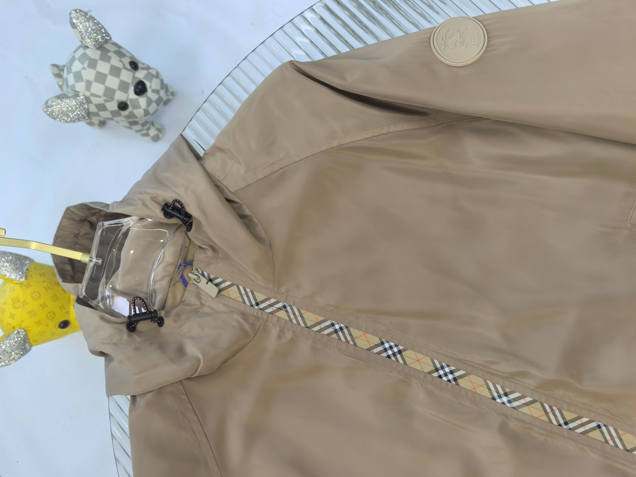 主推🌹Burberry 2025ss早秋新款发布❤️巴宝莉连帽夹克外套，秋季爆款外套，格子提花战马刺绣款