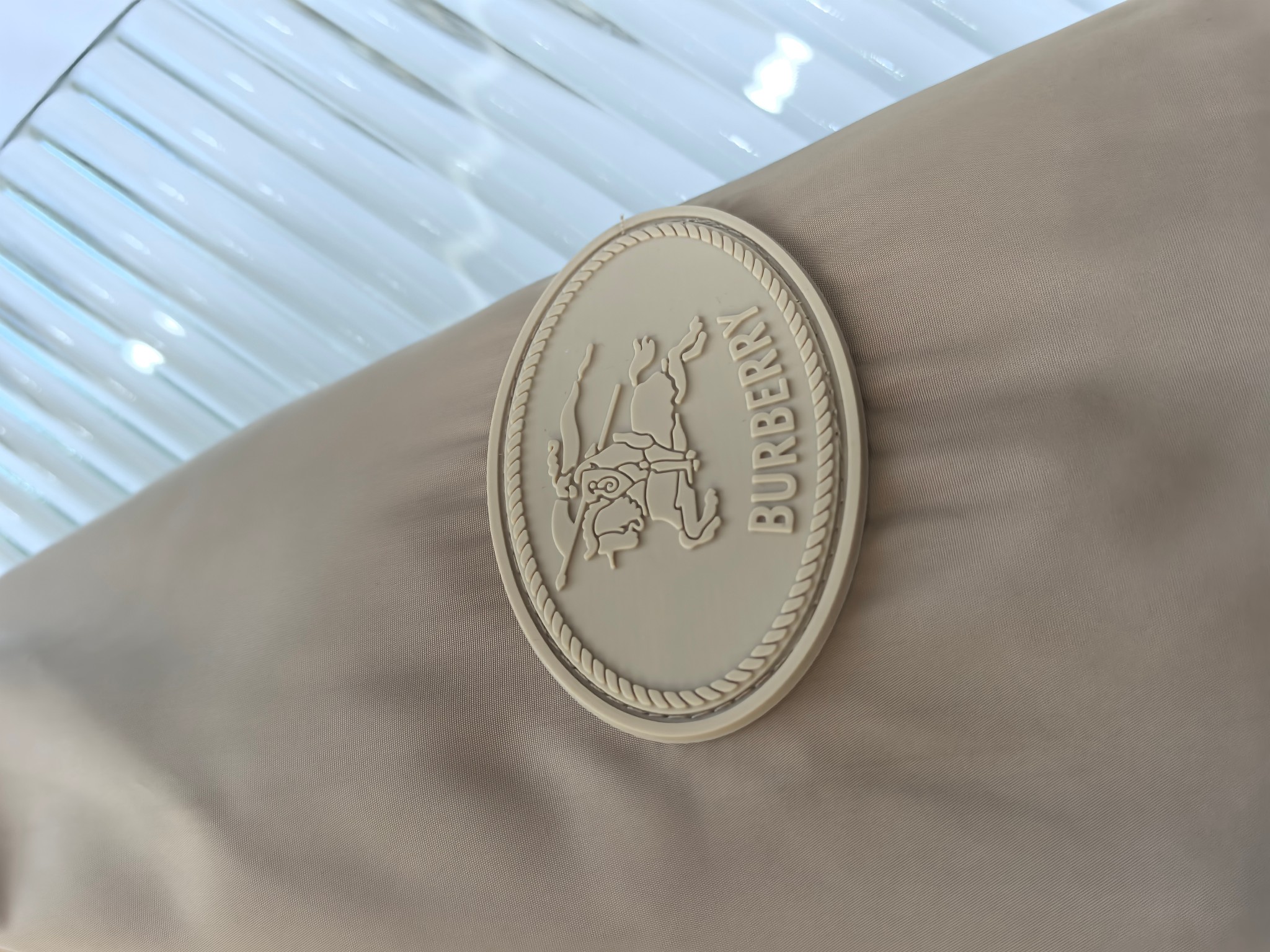 主推🌹Burberry 2025ss早秋新款发布❤️巴宝莉连帽夹克外套，秋季爆款外套，格子提花战马刺绣款