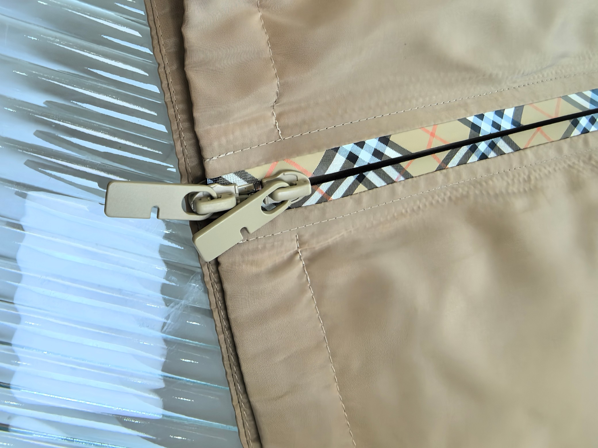 主推🌹Burberry 2025ss早秋新款发布❤️巴宝莉连帽夹克外套，秋季爆款外套，格子提花战马刺绣款