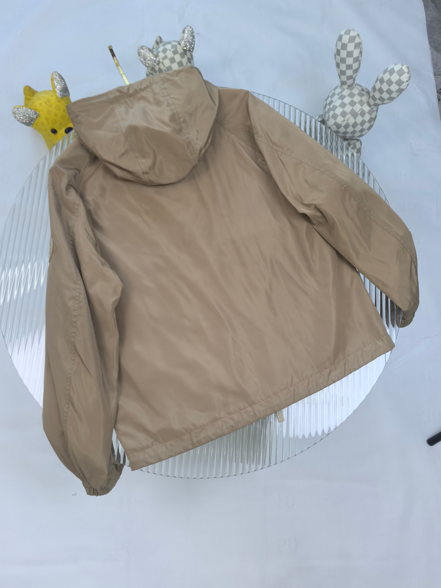 主推🌹Burberry 2025ss早秋新款发布❤️巴宝莉连帽夹克外套，秋季爆款外套，格子提花战马刺绣款