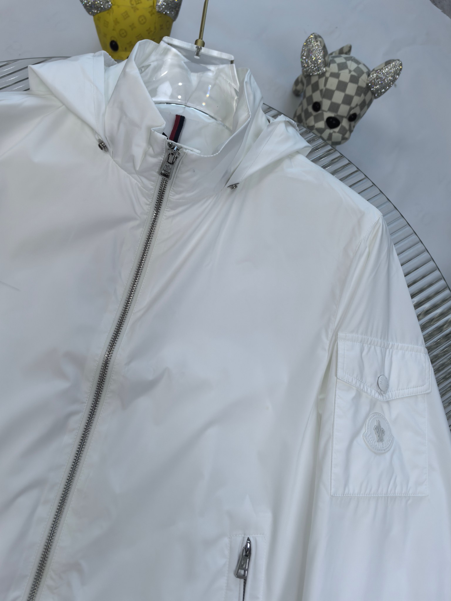 🔥MONCLER 25早秋夹克，轻盈护身，定义都市探险新美学。无论是穿梭都市街头，还是探索自然秘境，它都