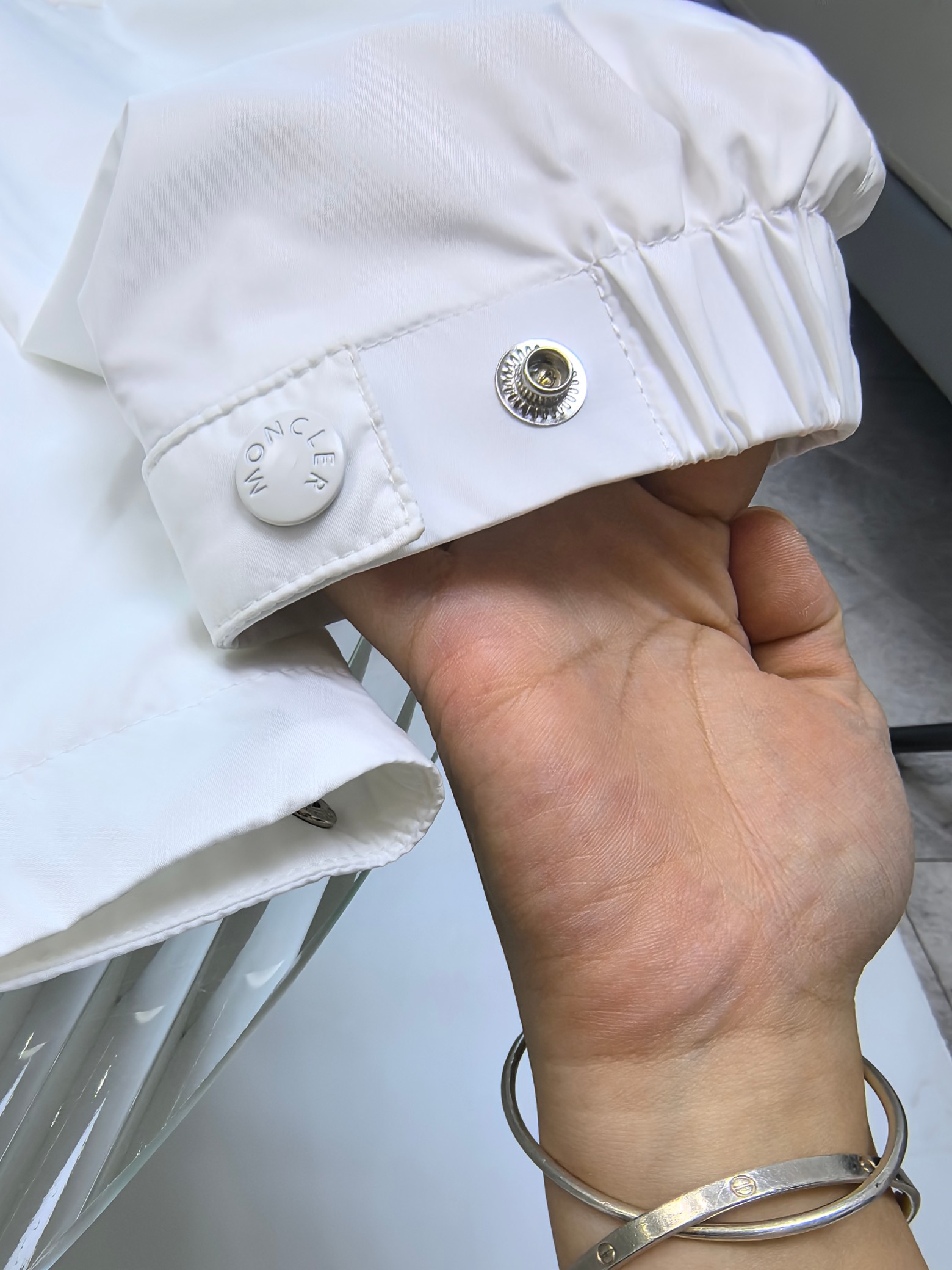 🔥MONCLER 25早秋夹克，轻盈护身，定义都市探险新美学。无论是穿梭都市街头，还是探索自然秘境，它都