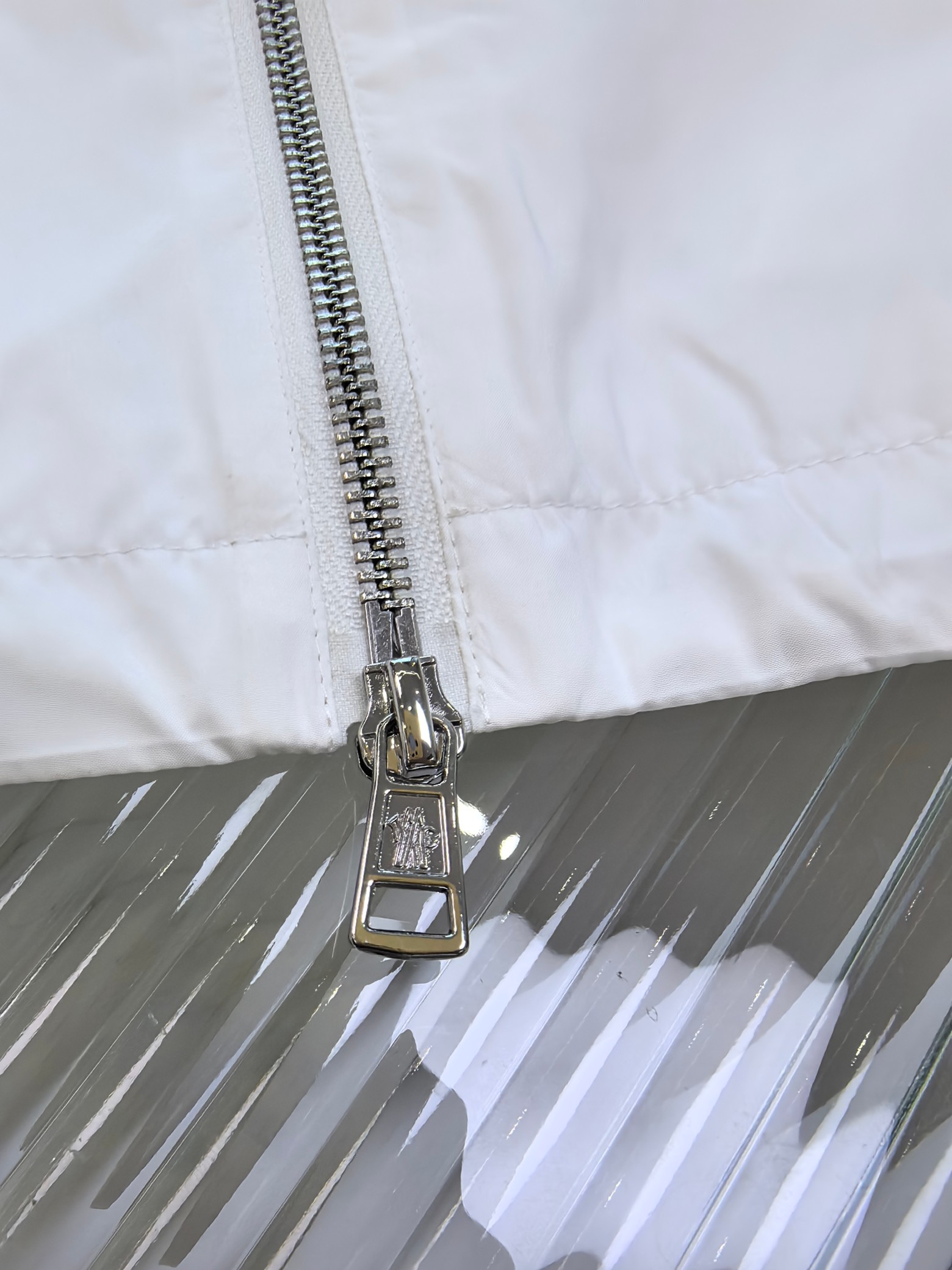 🔥MONCLER 25早秋夹克，轻盈护身，定义都市探险新美学。无论是穿梭都市街头，还是探索自然秘境，它都