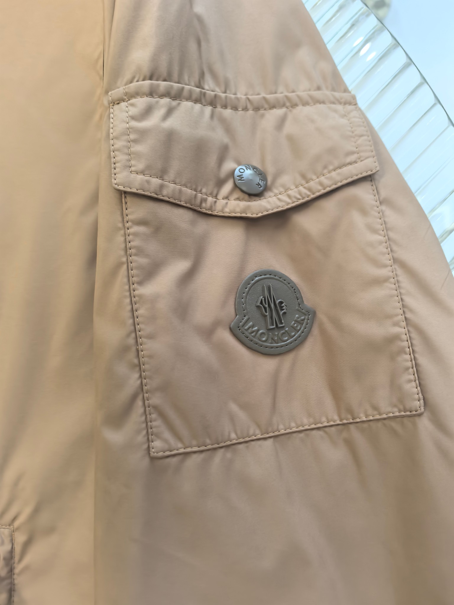 🔥MONCLER 25早秋夹克，轻盈护身，定义都市探险新美学。无论是穿梭都市街头，还是探索自然秘境，它都