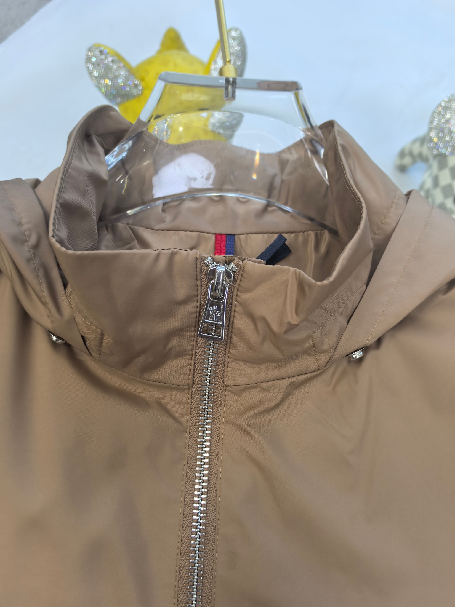 🔥MONCLER 25早秋夹克，轻盈护身，定义都市探险新美学。无论是穿梭都市街头，还是探索自然秘境，它都