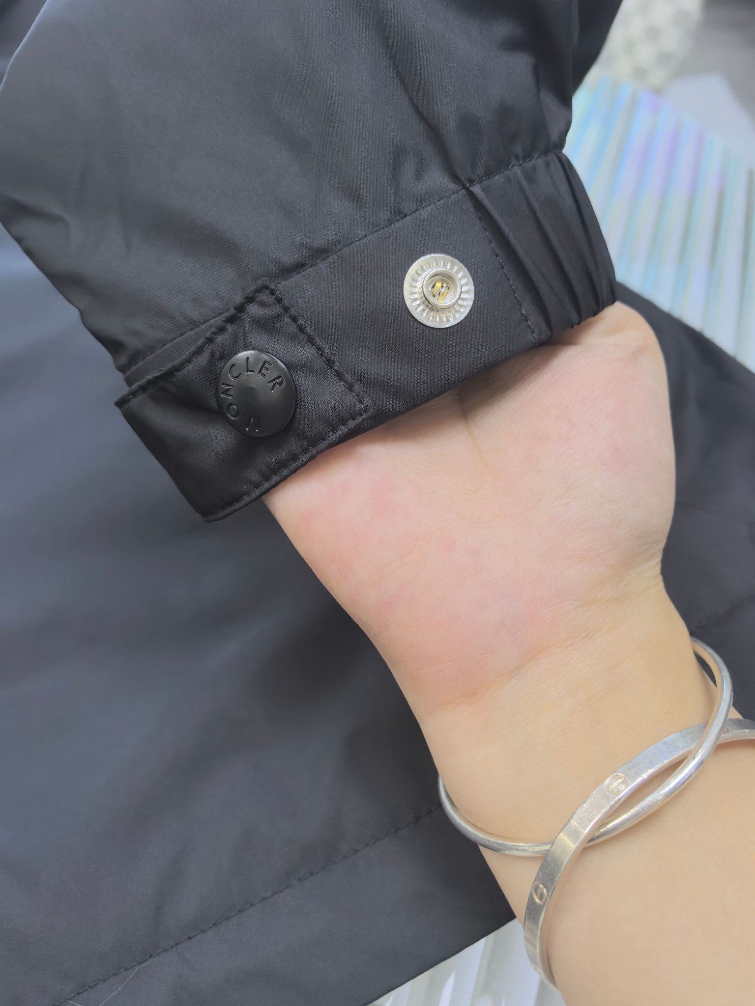 🔥MONCLER 25早秋夹克，轻盈护身，定义都市探险新美学。无论是穿梭都市街头，还是探索自然秘境，它都