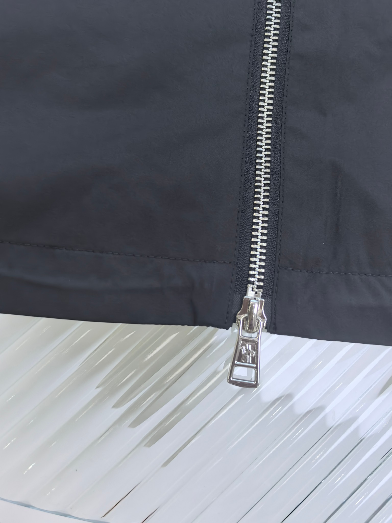 🔥MONCLER 25早秋夹克，轻盈护身，定义都市探险新美学。无论是穿梭都市街头，还是探索自然秘境，它都