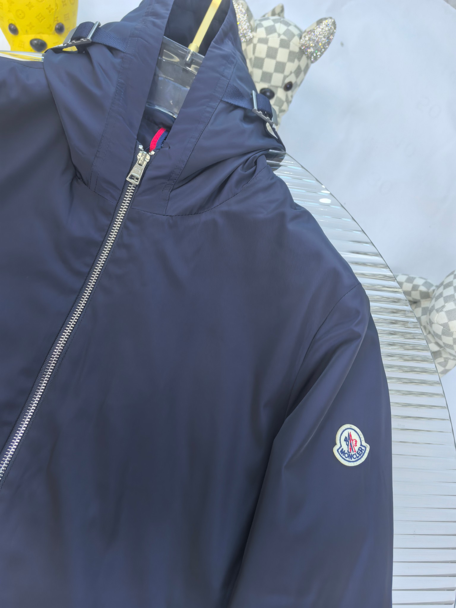 🔥MONCLER 25早秋夹克，轻盈护身，定义都市探险新美学。无论是穿梭都市街头，还是探索自然秘境，它都