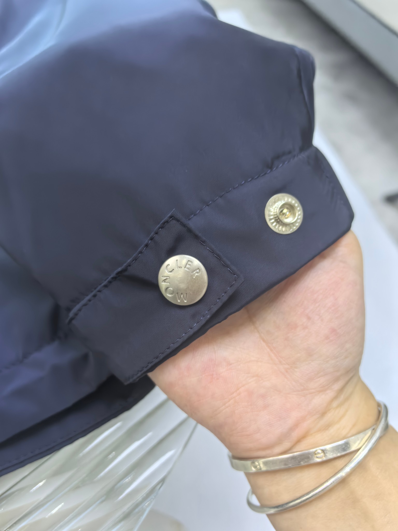 🔥MONCLER 25早秋夹克，轻盈护身，定义都市探险新美学。无论是穿梭都市街头，还是探索自然秘境，它都