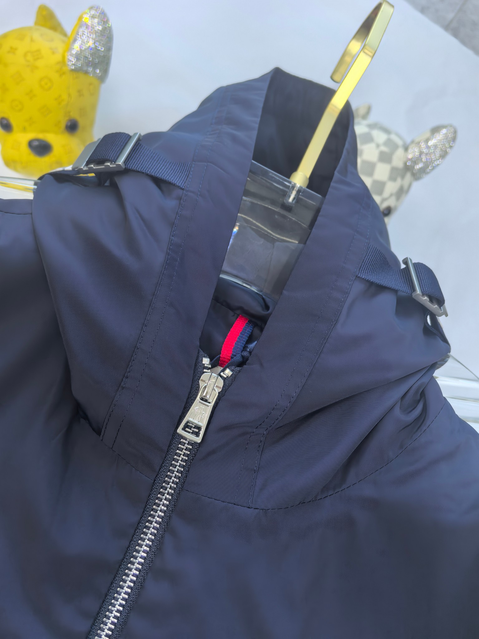 🔥MONCLER 25早秋夹克，轻盈护身，定义都市探险新美学。无论是穿梭都市街头，还是探索自然秘境，它都