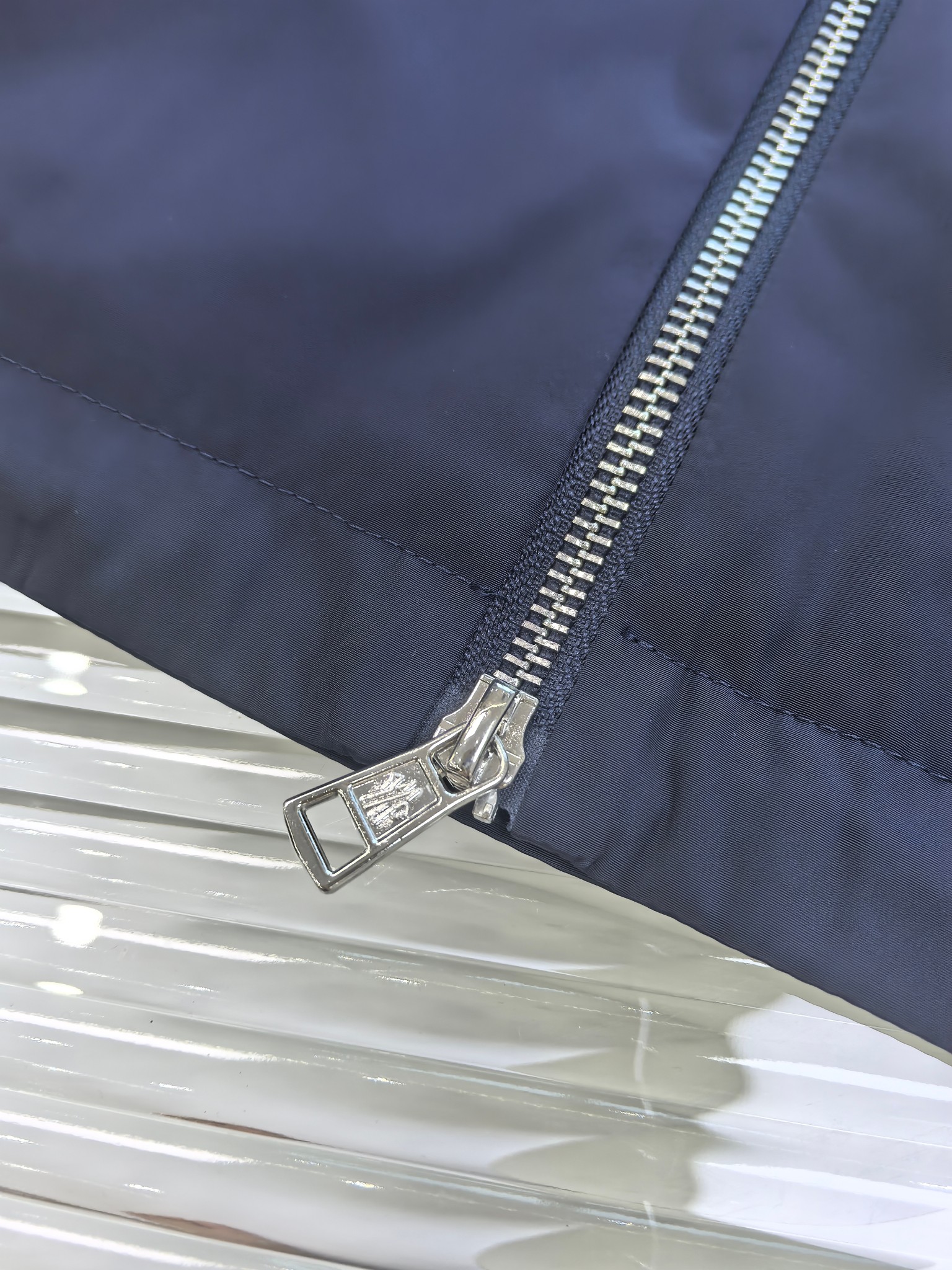 🔥MONCLER 25早秋夹克，轻盈护身，定义都市探险新美学。无论是穿梭都市街头，还是探索自然秘境，它都