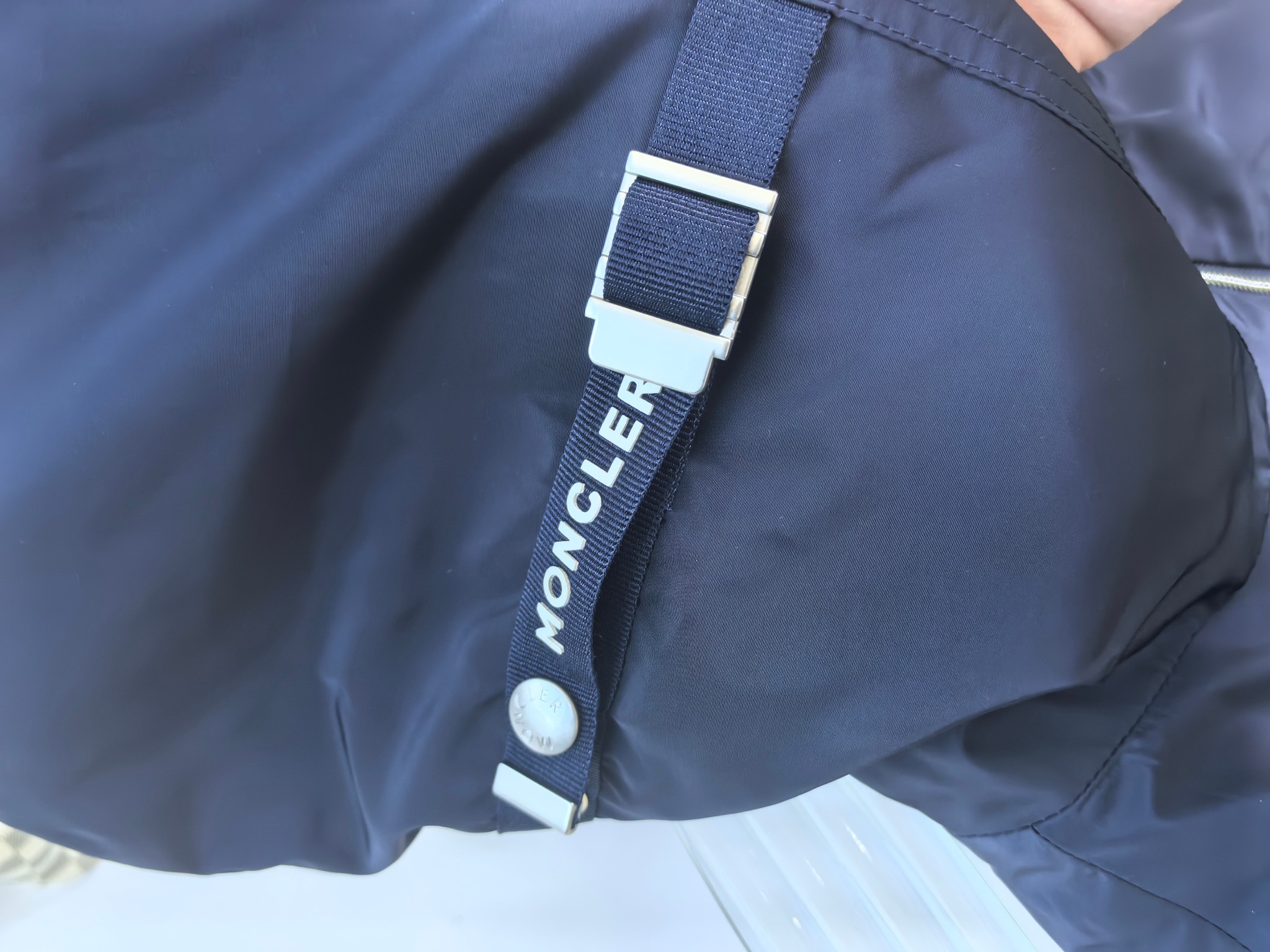 🔥MONCLER 25早秋夹克，轻盈护身，定义都市探险新美学。无论是穿梭都市街头，还是探索自然秘境，它都