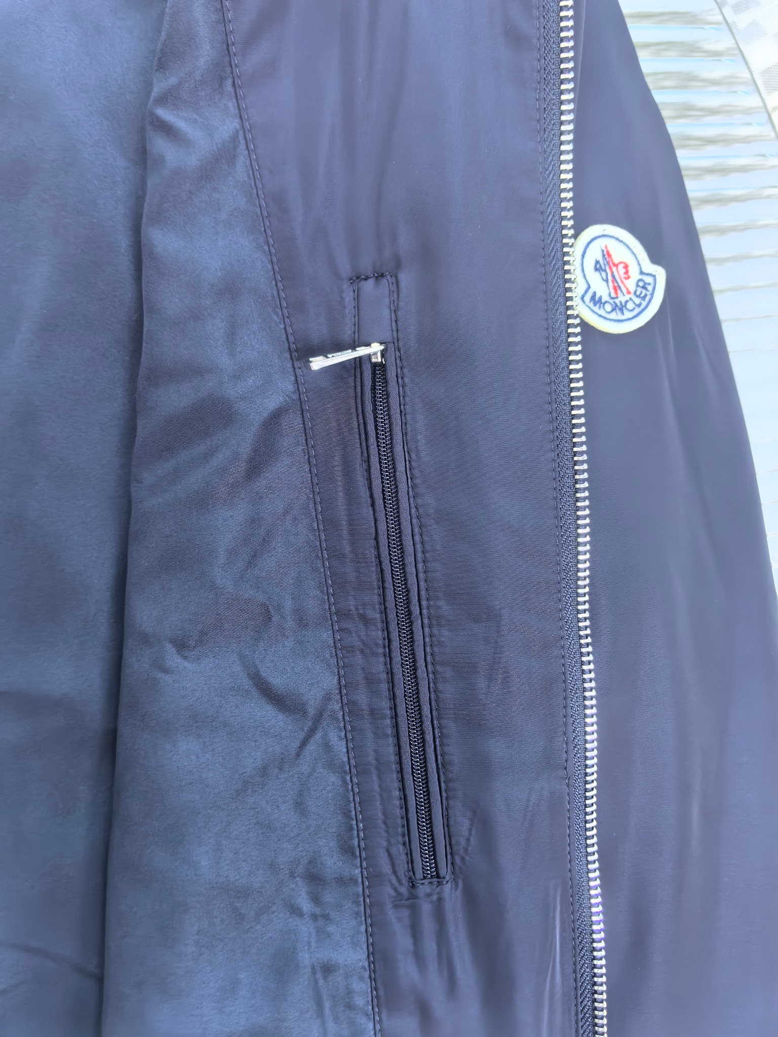 🔥MONCLER 25早秋夹克，轻盈护身，定义都市探险新美学。无论是穿梭都市街头，还是探索自然秘境，它都