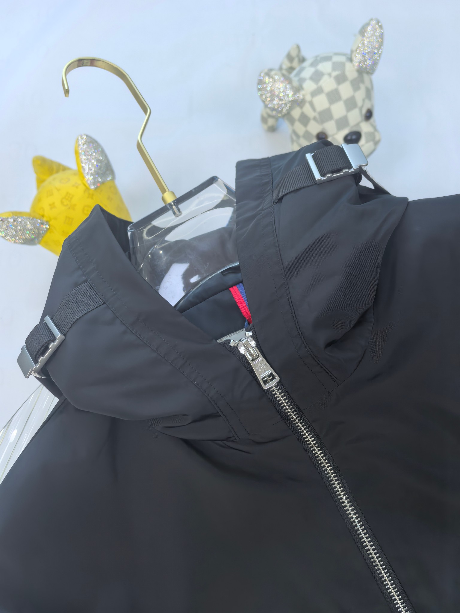 🔥MONCLER 25早秋夹克，轻盈护身，定义都市探险新美学。无论是穿梭都市街头，还是探索自然秘境，它都