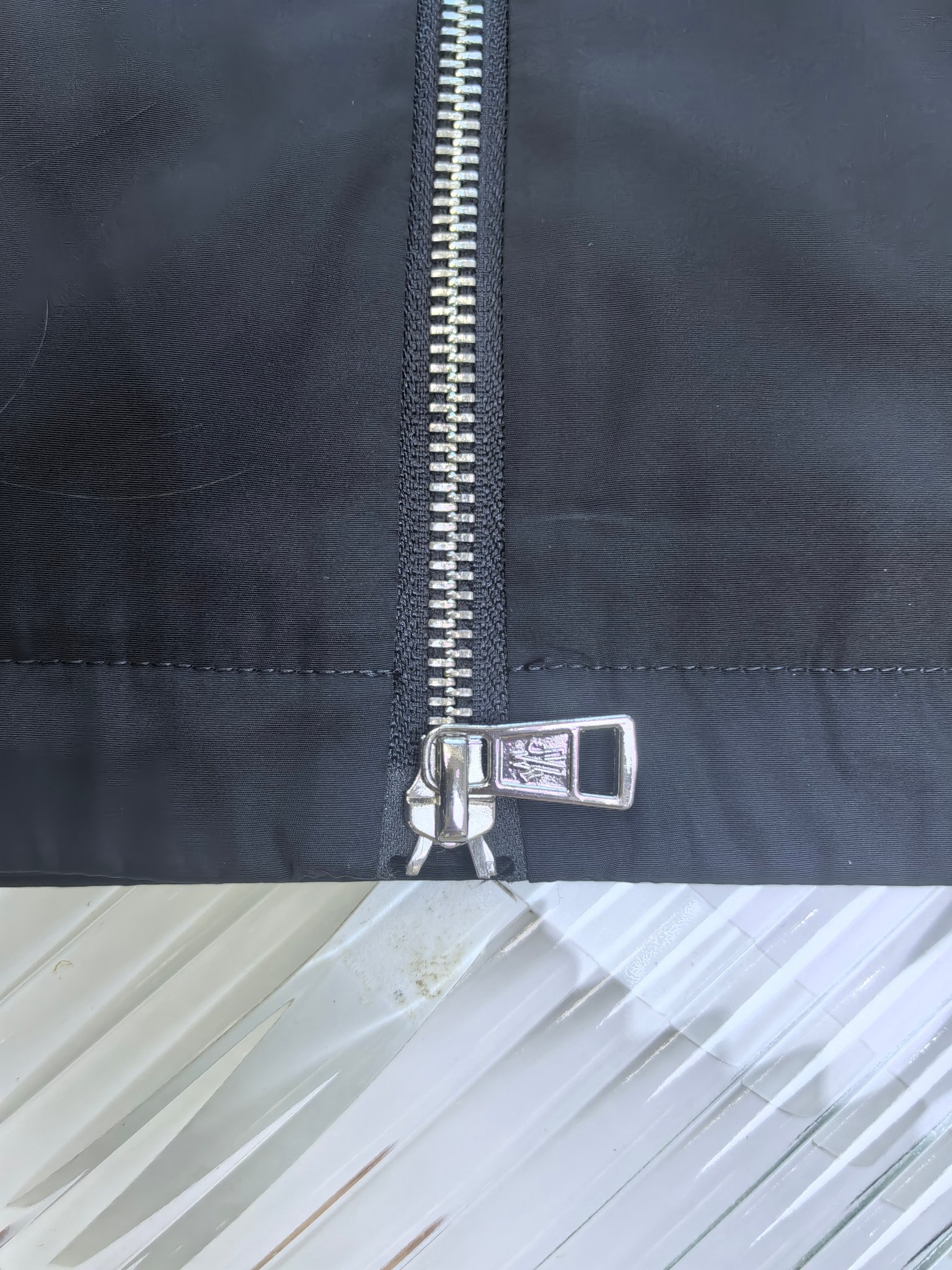 🔥MONCLER 25早秋夹克，轻盈护身，定义都市探险新美学。无论是穿梭都市街头，还是探索自然秘境，它都