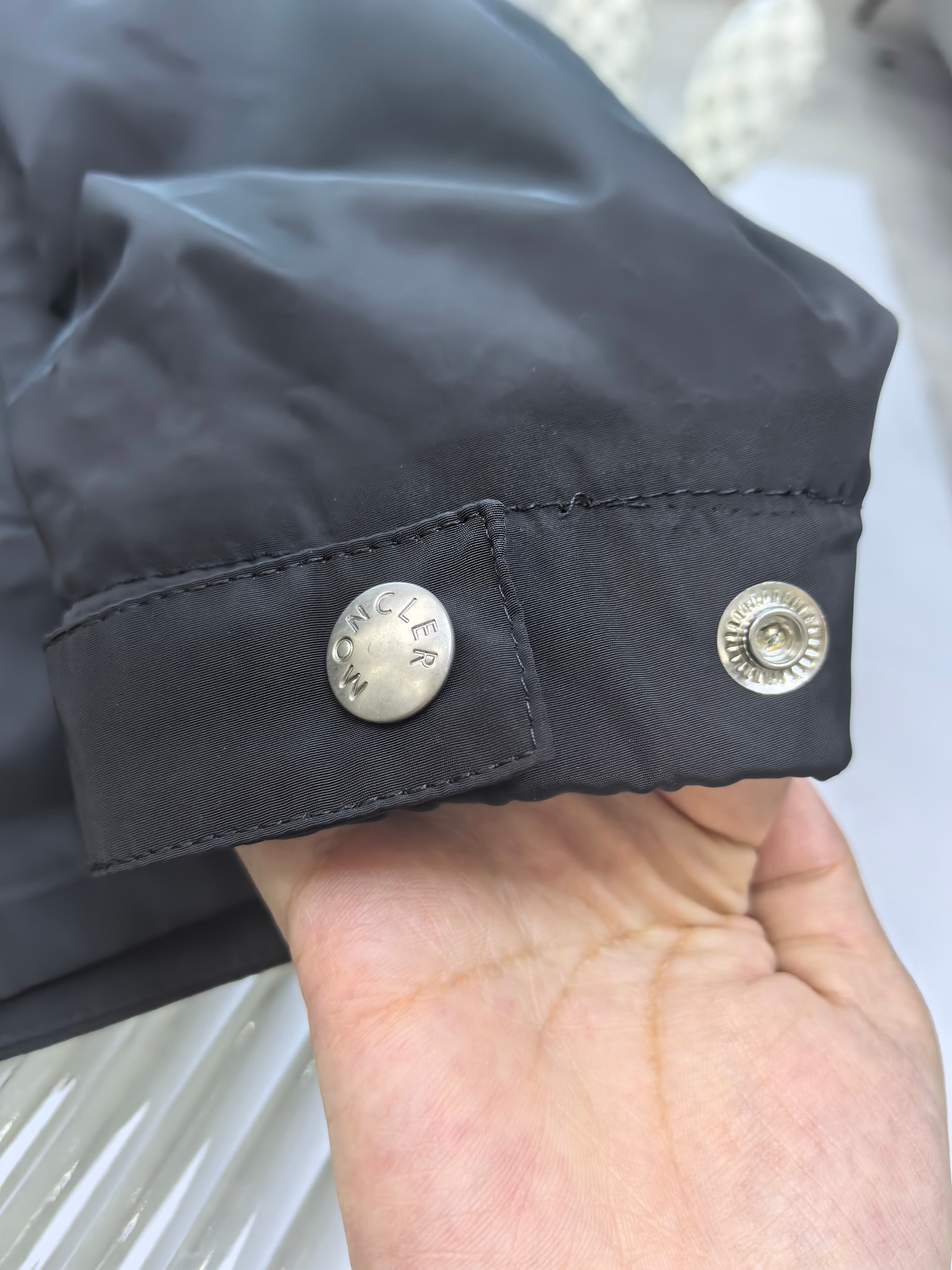 🔥MONCLER 25早秋夹克，轻盈护身，定义都市探险新美学。无论是穿梭都市街头，还是探索自然秘境，它都