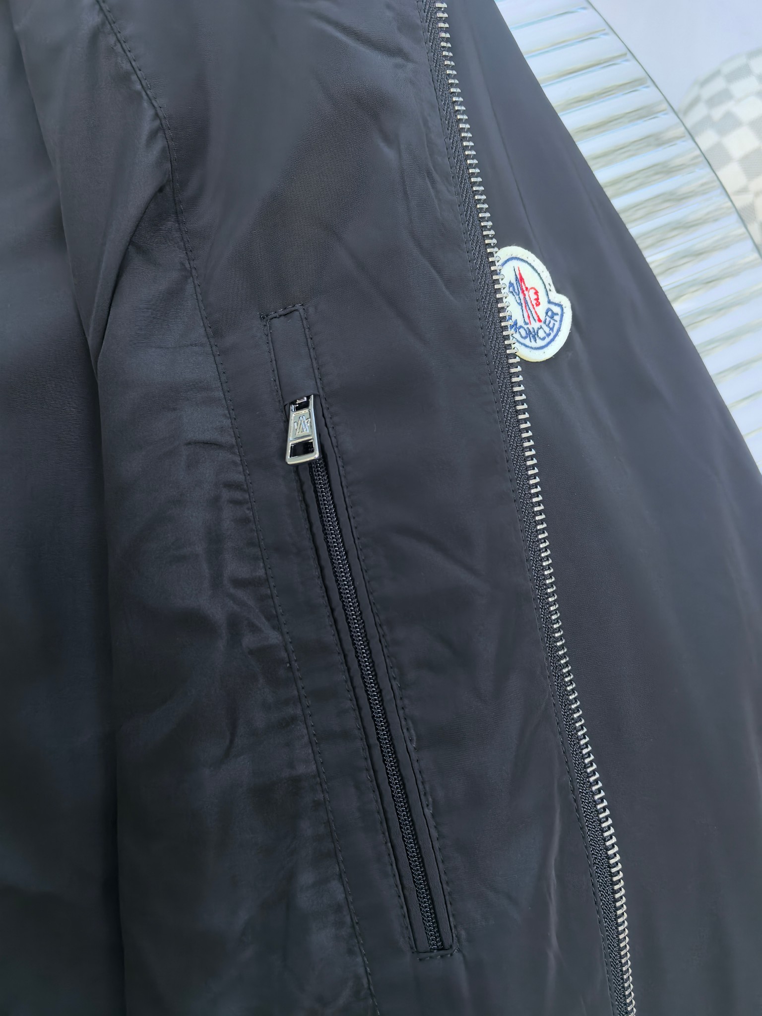 🔥MONCLER 25早秋夹克，轻盈护身，定义都市探险新美学。无论是穿梭都市街头，还是探索自然秘境，它都