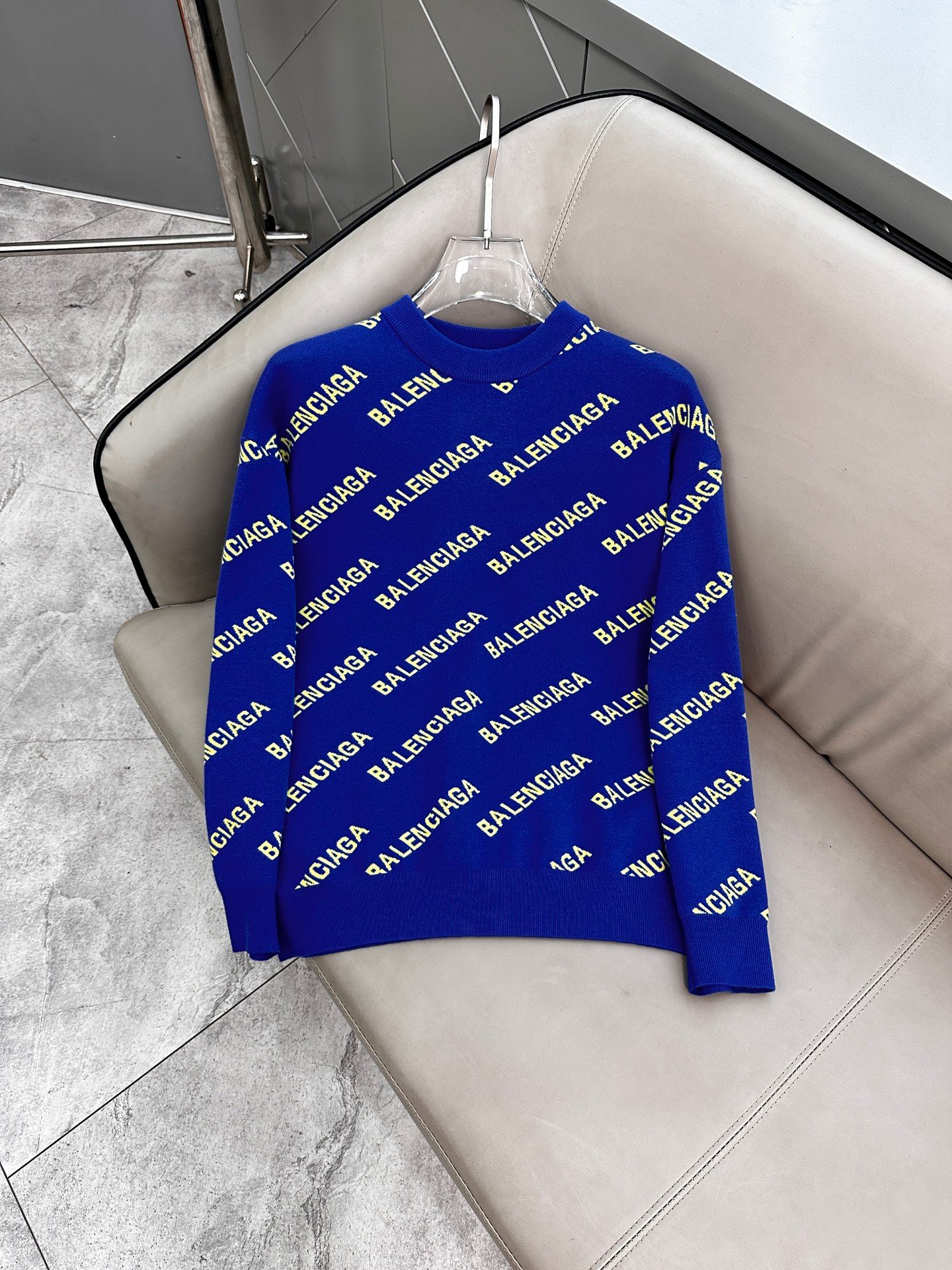 巴黎世家毛衣 2025秋冬最新系列，专柜1:1顶级复刻，顶级版本！加厚款，潮人必备单品！懂货的老铁赶紧下