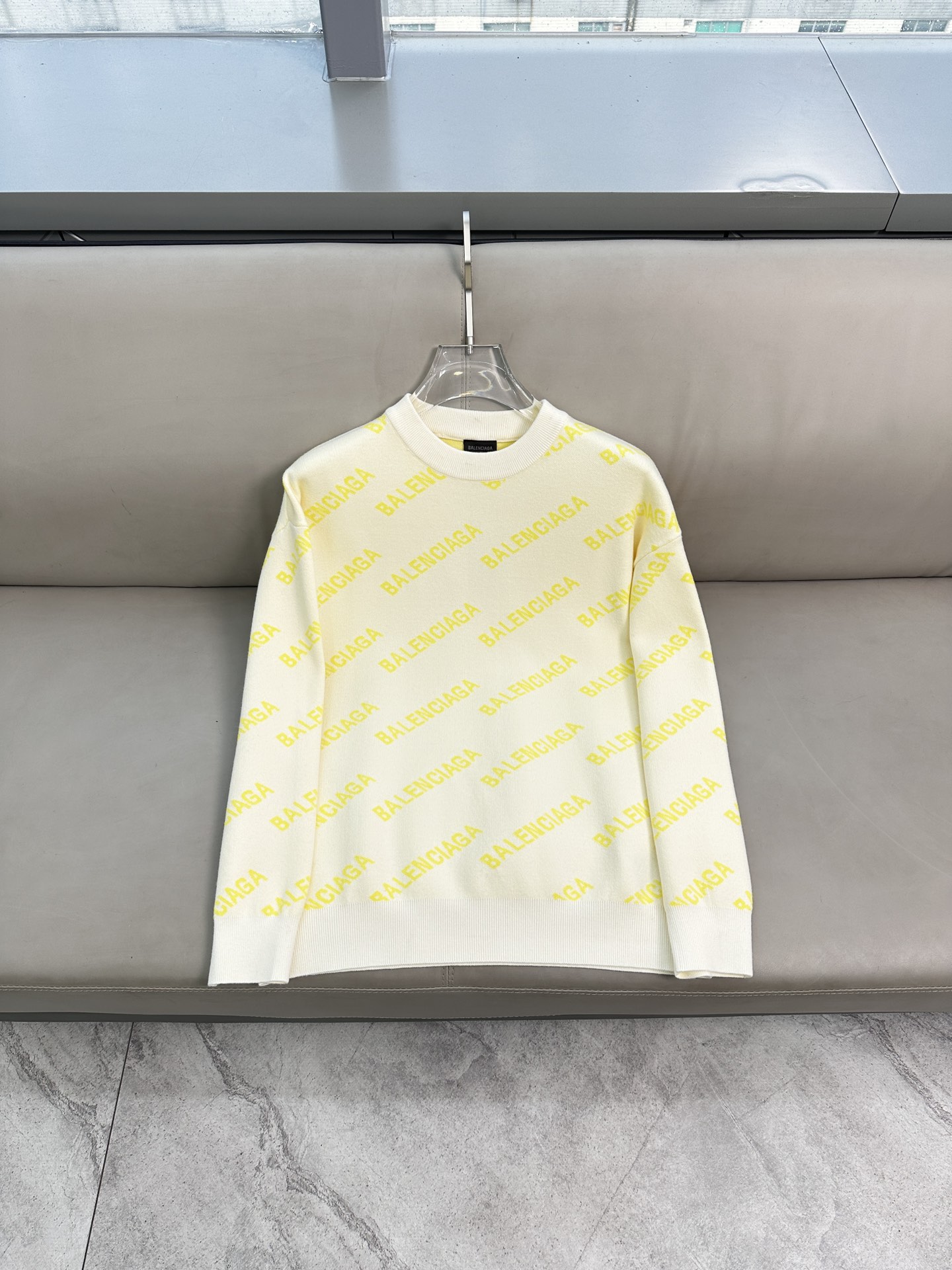 巴黎世家毛衣 2025秋冬最新系列，专柜1:1顶级复刻，顶级版本！加厚款，潮人必备单品！懂货的老铁赶紧下