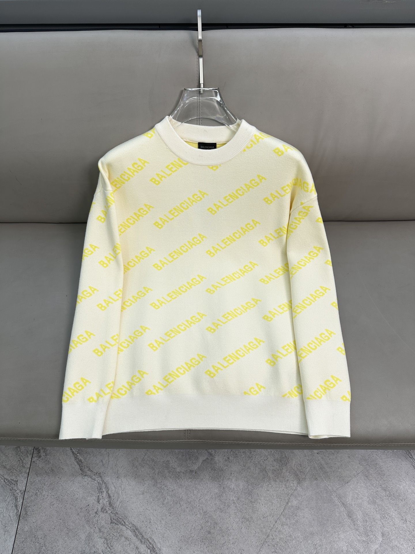 巴黎世家毛衣 2025秋冬最新系列，专柜1:1顶级复刻，顶级版本！加厚款，潮人必备单品！懂货的老铁赶紧下