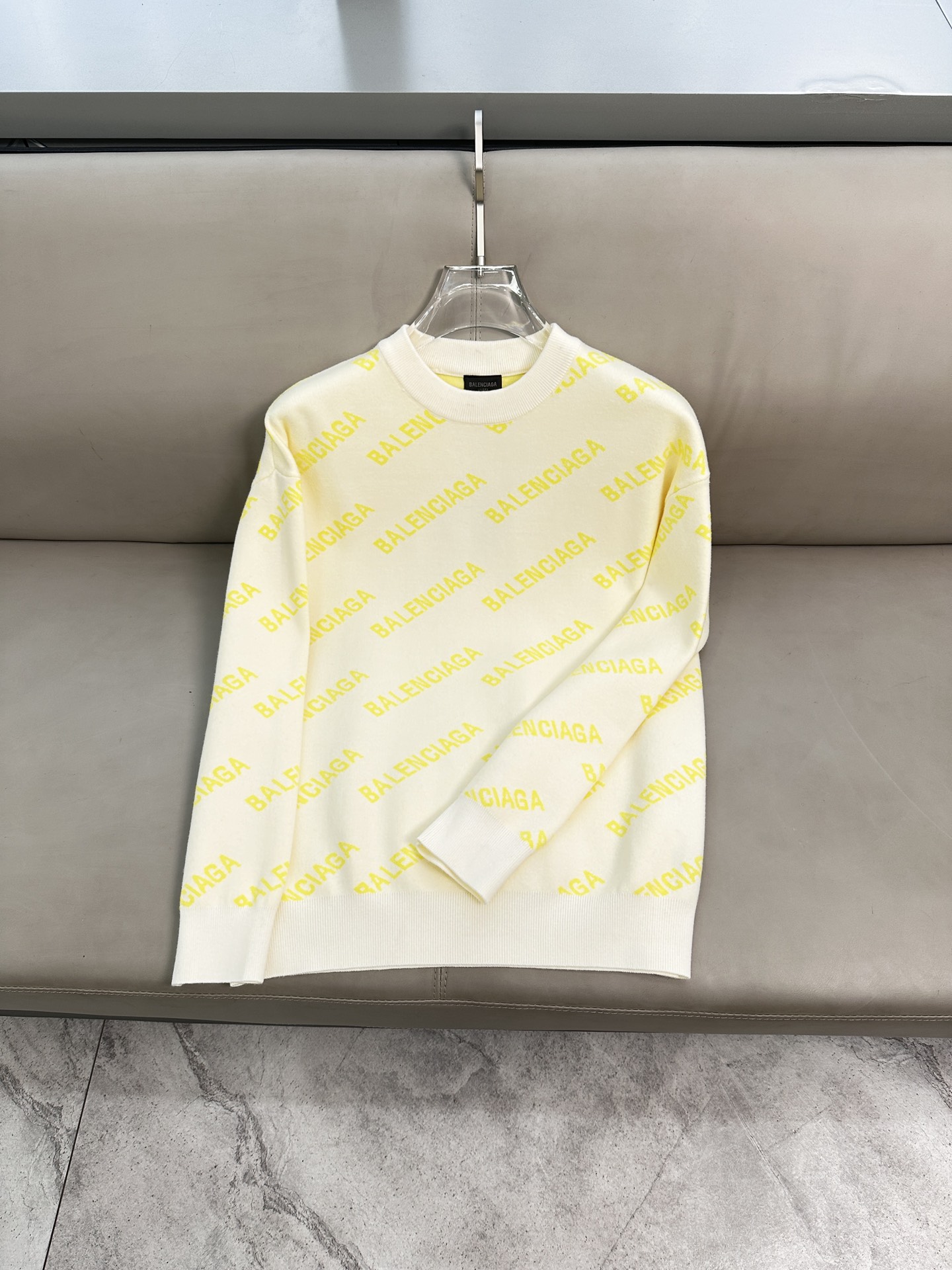 巴黎世家毛衣 2025秋冬最新系列，专柜1:1顶级复刻，顶级版本！加厚款，潮人必备单品！懂货的老铁赶紧下