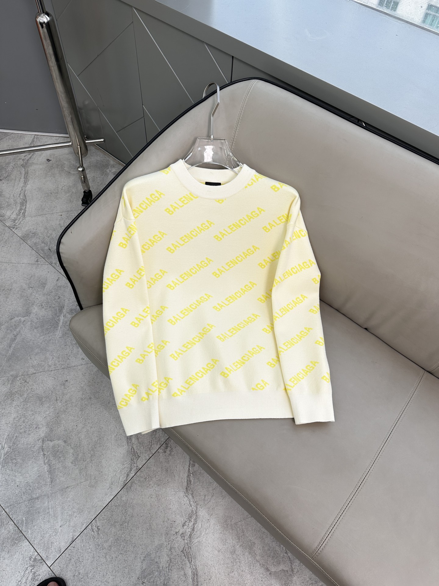 巴黎世家毛衣 2025秋冬最新系列，专柜1:1顶级复刻，顶级版本！加厚款，潮人必备单品！懂货的老铁赶紧下