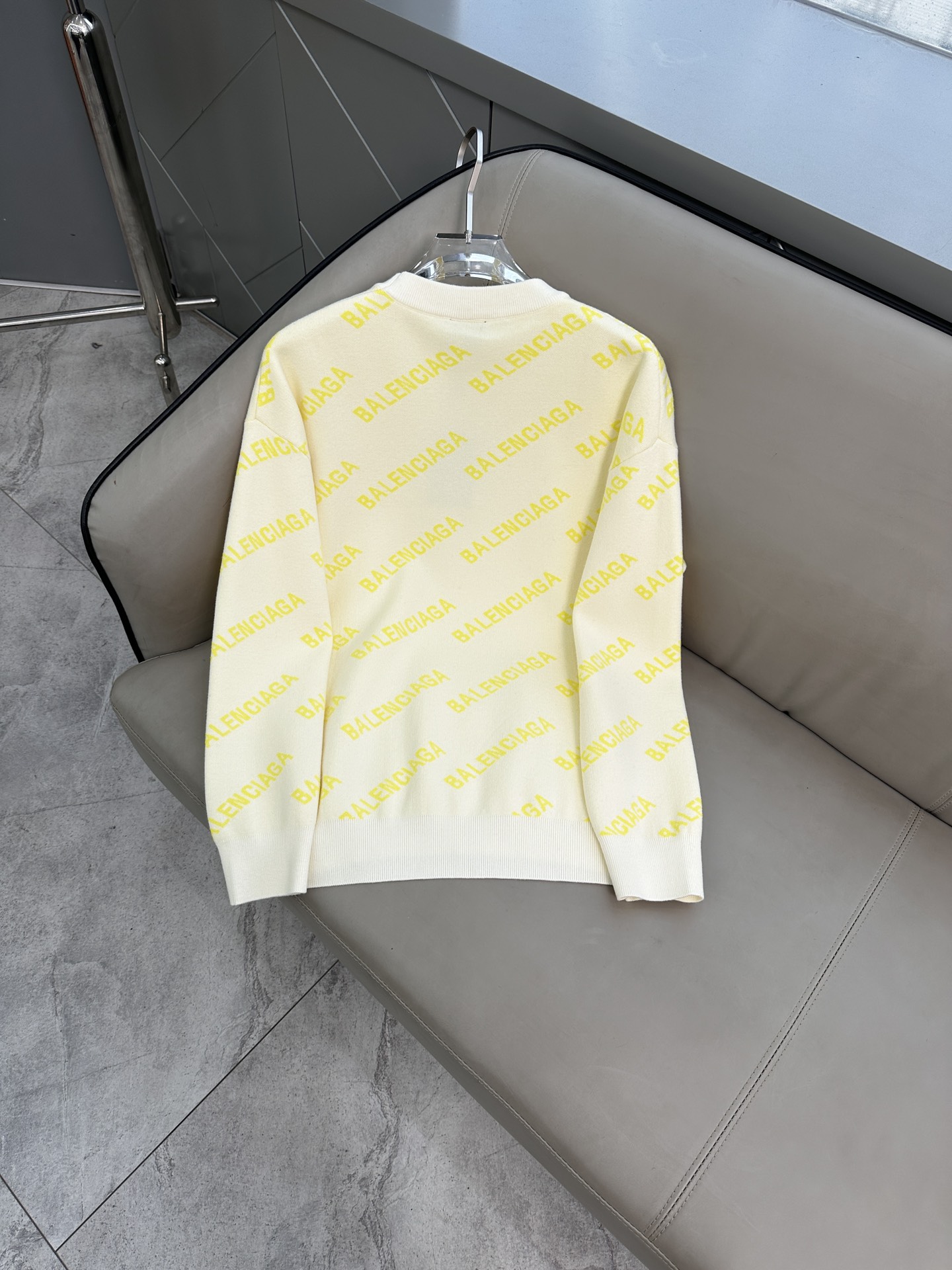 巴黎世家毛衣 2025秋冬最新系列，专柜1:1顶级复刻，顶级版本！加厚款，潮人必备单品！懂货的老铁赶紧下