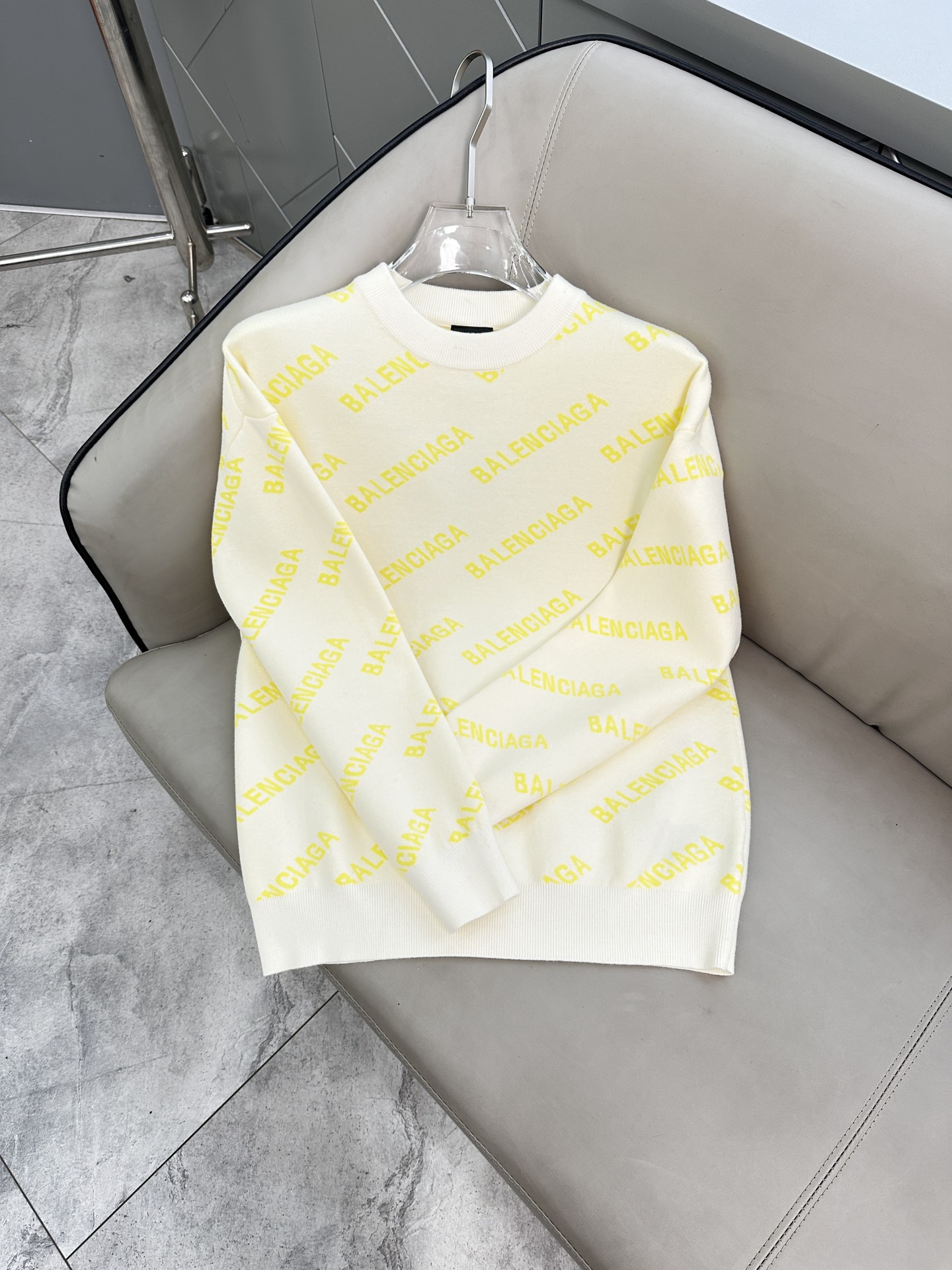 巴黎世家毛衣 2025秋冬最新系列，专柜1:1顶级复刻，顶级版本！加厚款，潮人必备单品！懂货的老铁赶紧下