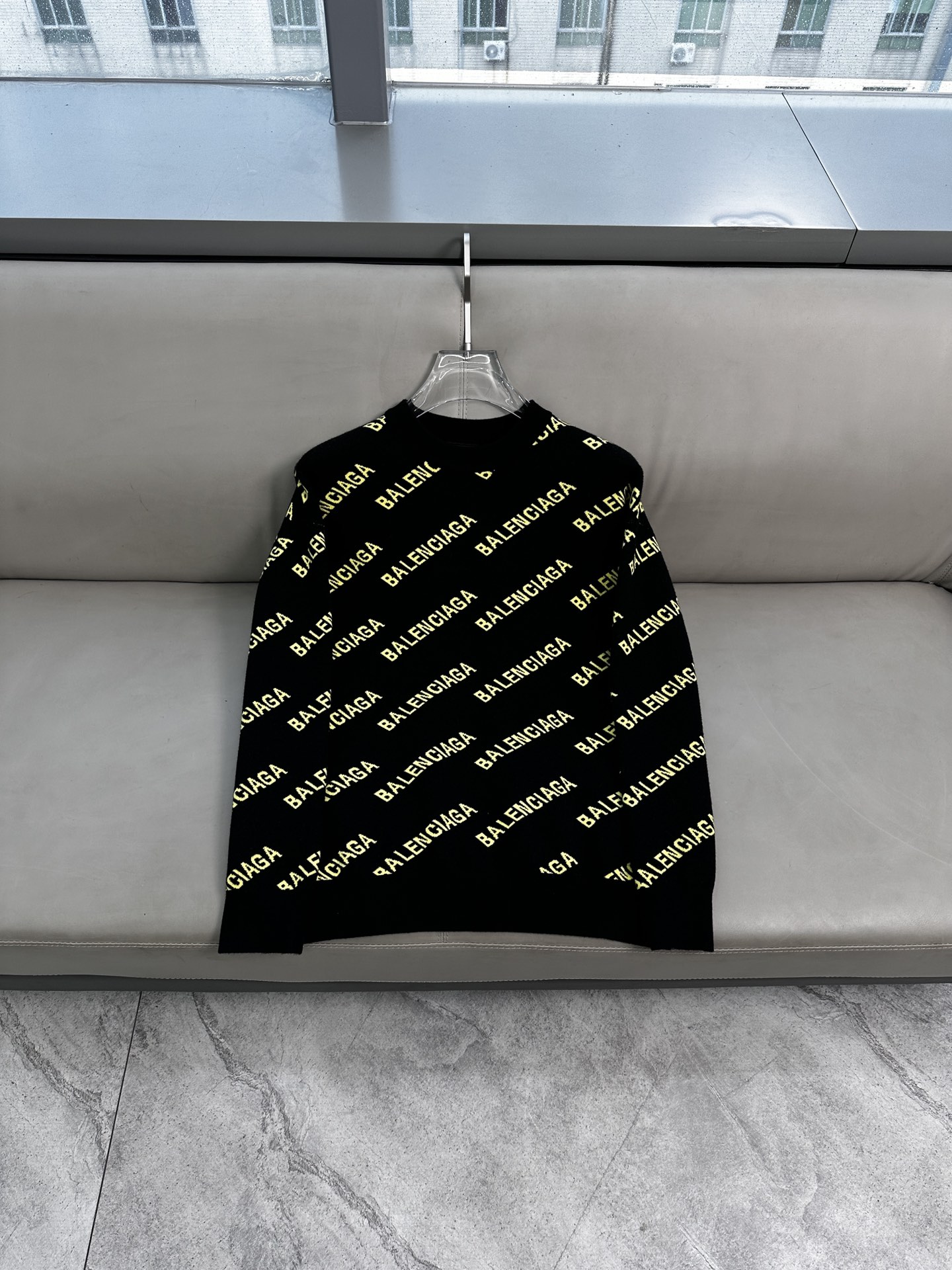 巴黎世家毛衣 2025秋冬最新系列，专柜1:1顶级复刻，顶级版本！加厚款，潮人必备单品！懂货的老铁赶紧下