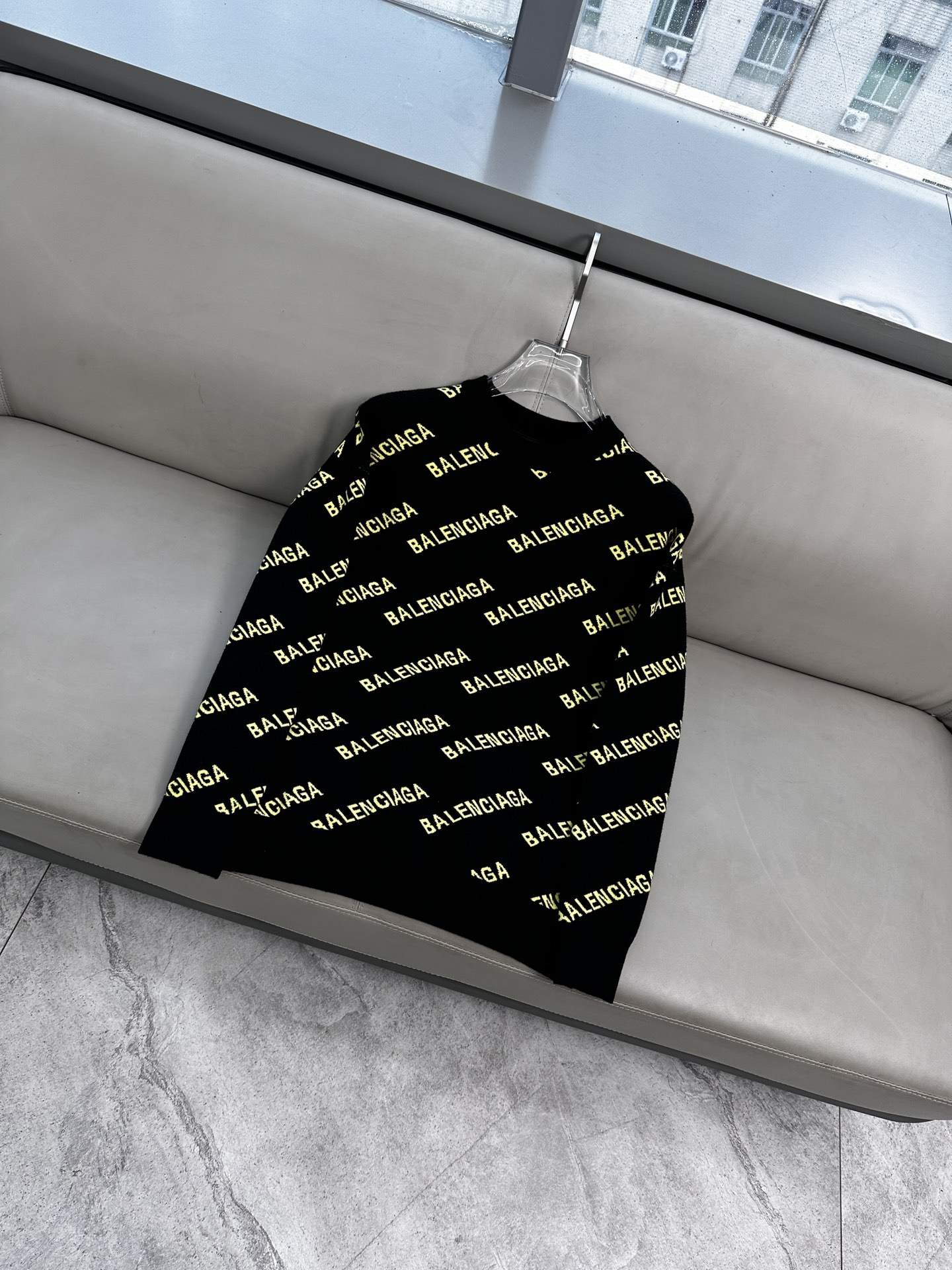 巴黎世家毛衣 2025秋冬最新系列，专柜1:1顶级复刻，顶级版本！加厚款，潮人必备单品！懂货的老铁赶紧下