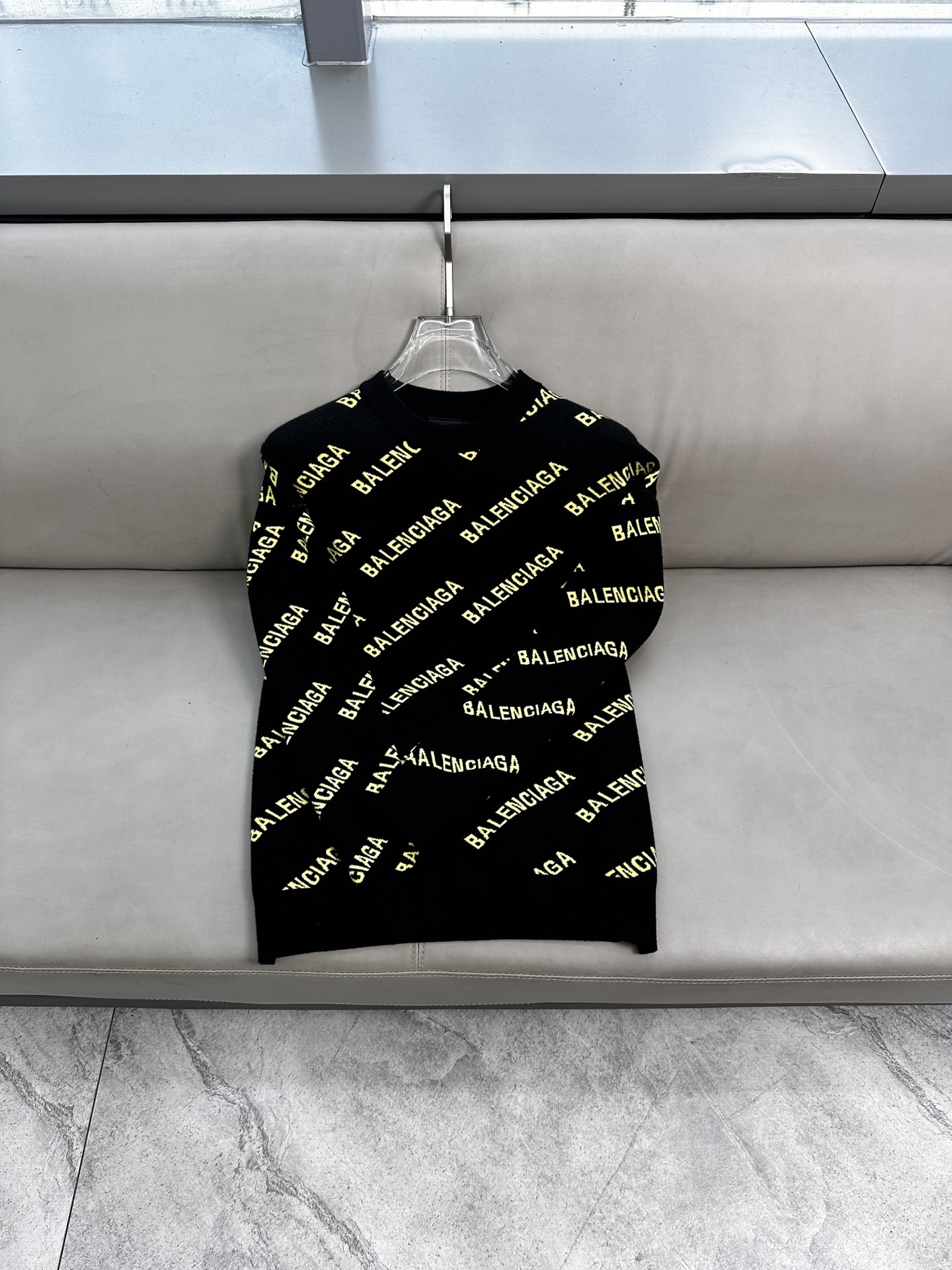 巴黎世家毛衣 2025秋冬最新系列，专柜1:1顶级复刻，顶级版本！加厚款，潮人必备单品！懂货的老铁赶紧下