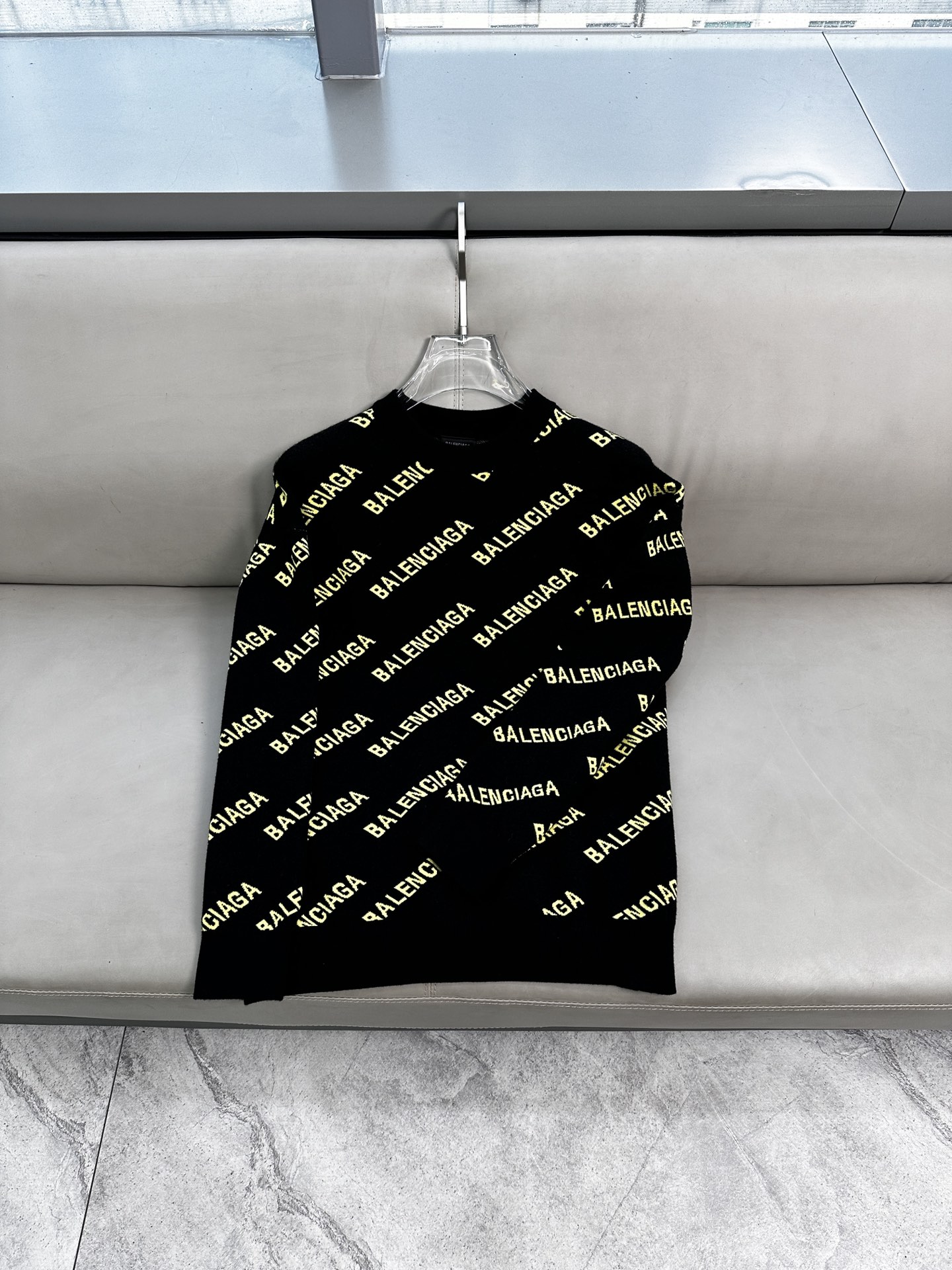 巴黎世家毛衣 2025秋冬最新系列，专柜1:1顶级复刻，顶级版本！加厚款，潮人必备单品！懂货的老铁赶紧下