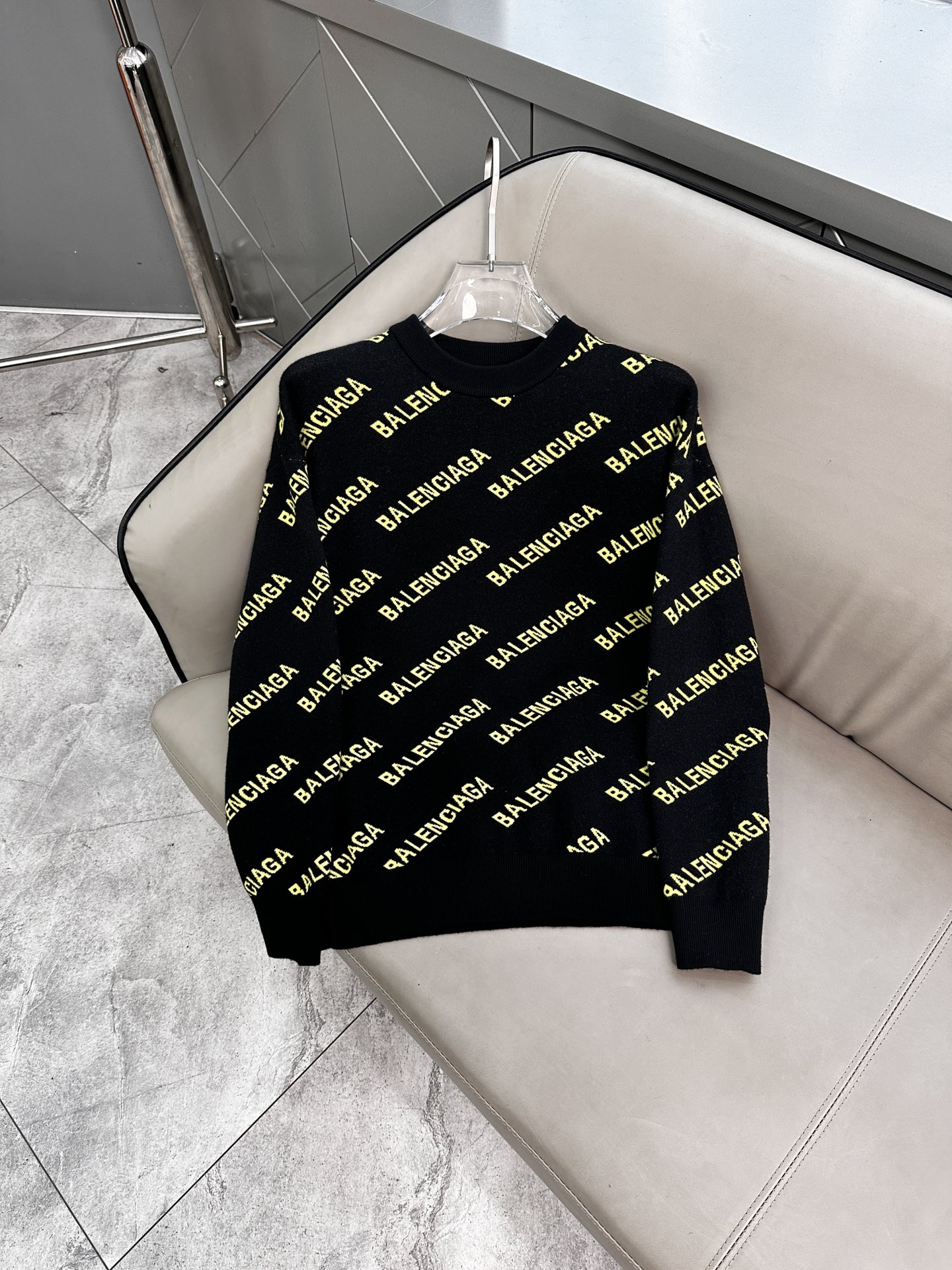 巴黎世家毛衣 2025秋冬最新系列，专柜1:1顶级复刻，顶级版本！加厚款，潮人必备单品！懂货的老铁赶紧下