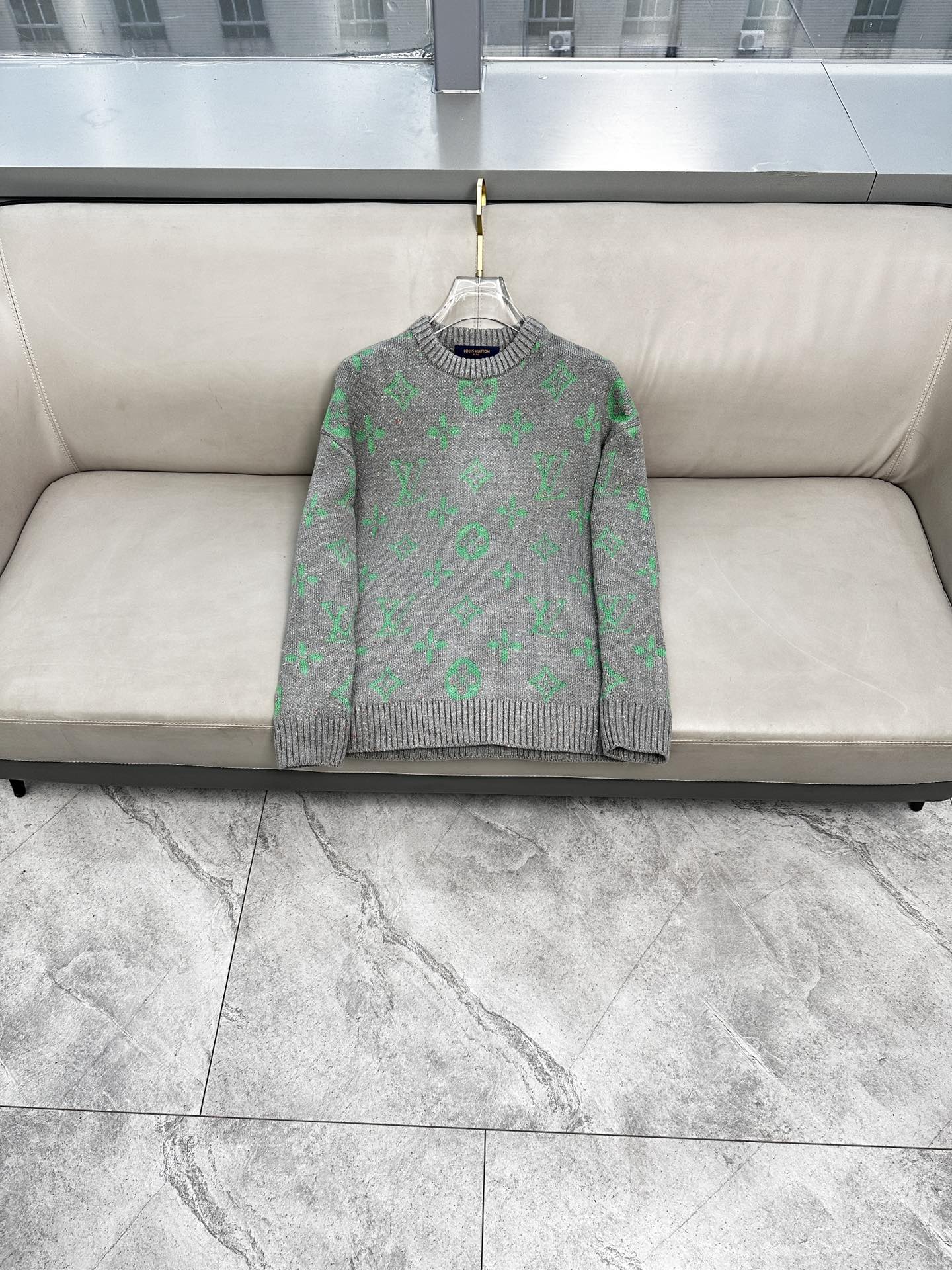 路易威登 毛衣 2025秋冬最新系列，专柜1:1顶级复刻，顶级版本！加厚款，潮人必备单品！懂货的老铁赶紧