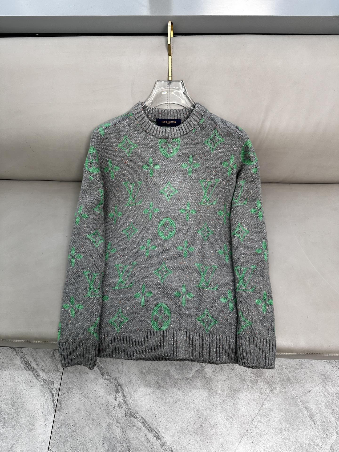 路易威登 毛衣 2025秋冬最新系列，专柜1:1顶级复刻，顶级版本！加厚款，潮人必备单品！懂货的老铁赶紧