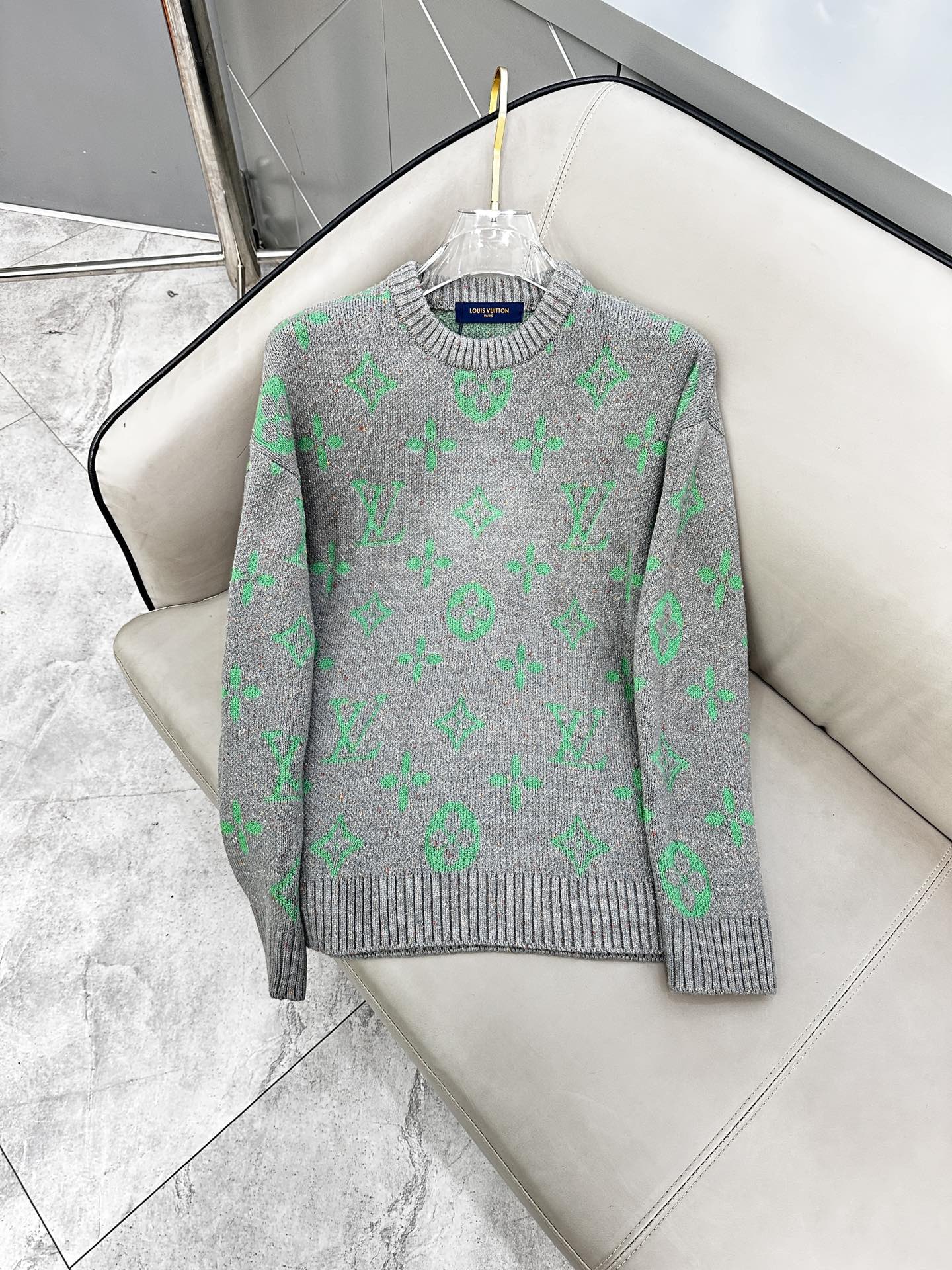 路易威登 毛衣 2025秋冬最新系列，专柜1:1顶级复刻，顶级版本！加厚款，潮人必备单品！懂货的老铁赶紧