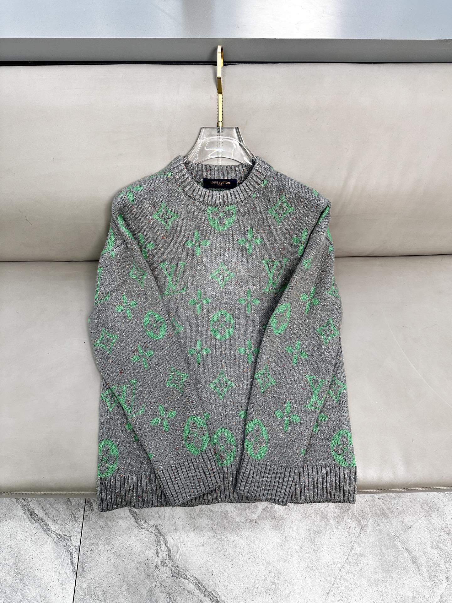 路易威登 毛衣 2025秋冬最新系列，专柜1:1顶级复刻，顶级版本！加厚款，潮人必备单品！懂货的老铁赶紧