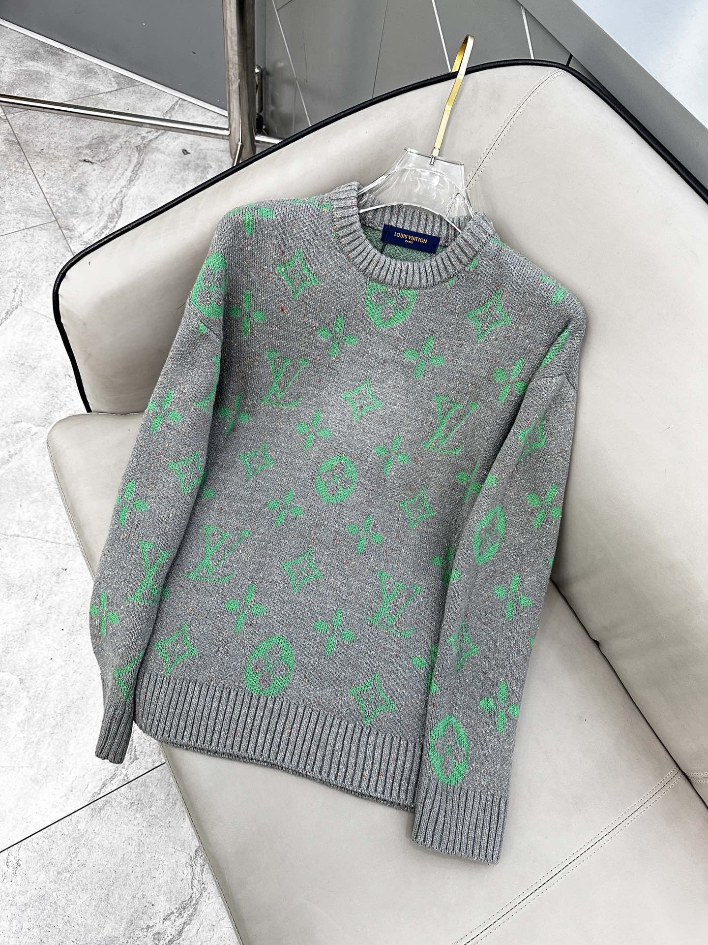 路易威登 毛衣 2025秋冬最新系列，专柜1:1顶级复刻，顶级版本！加厚款，潮人必备单品！懂货的老铁赶紧