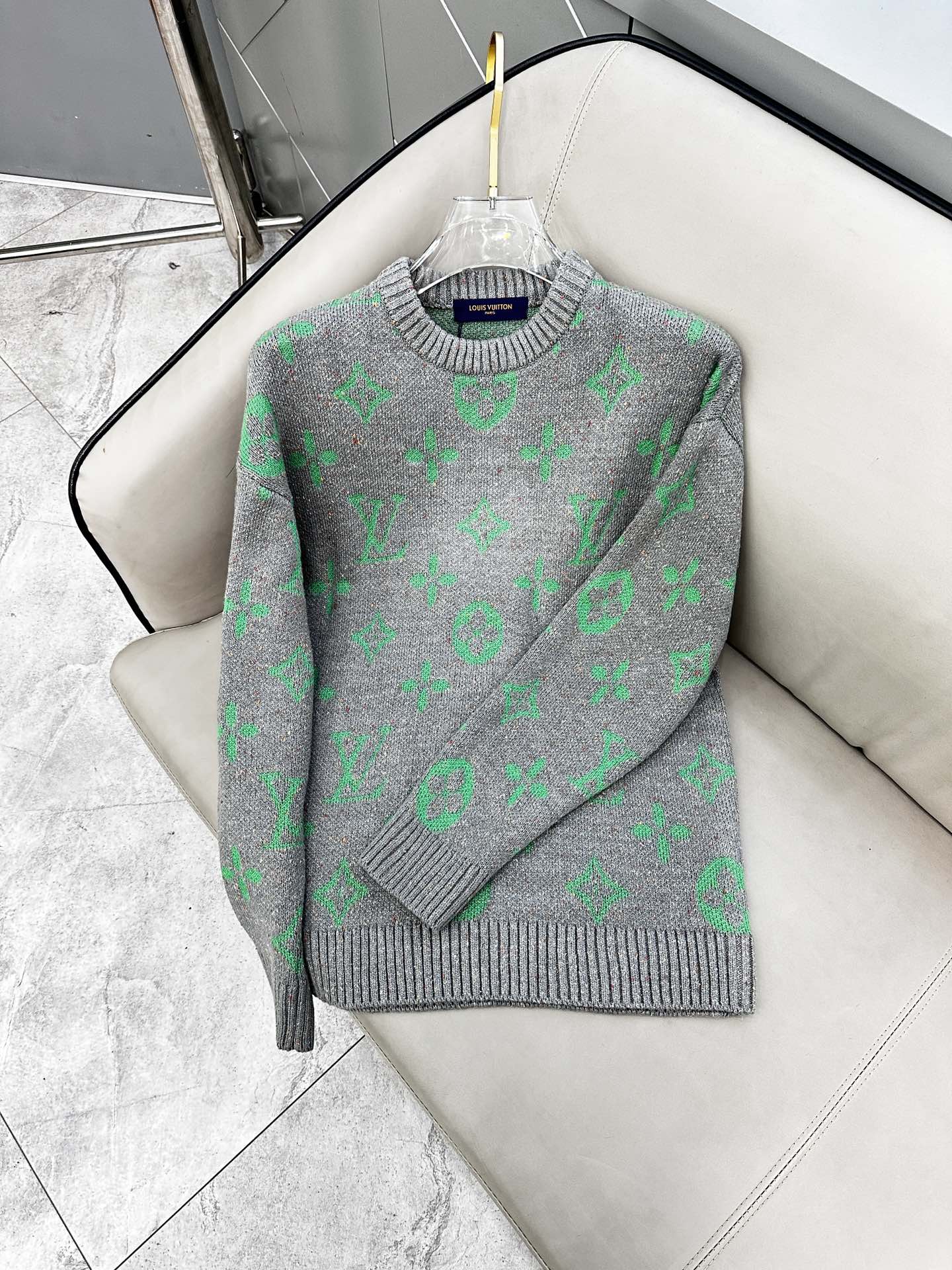 路易威登 毛衣 2025秋冬最新系列，专柜1:1顶级复刻，顶级版本！加厚款，潮人必备单品！懂货的老铁赶紧