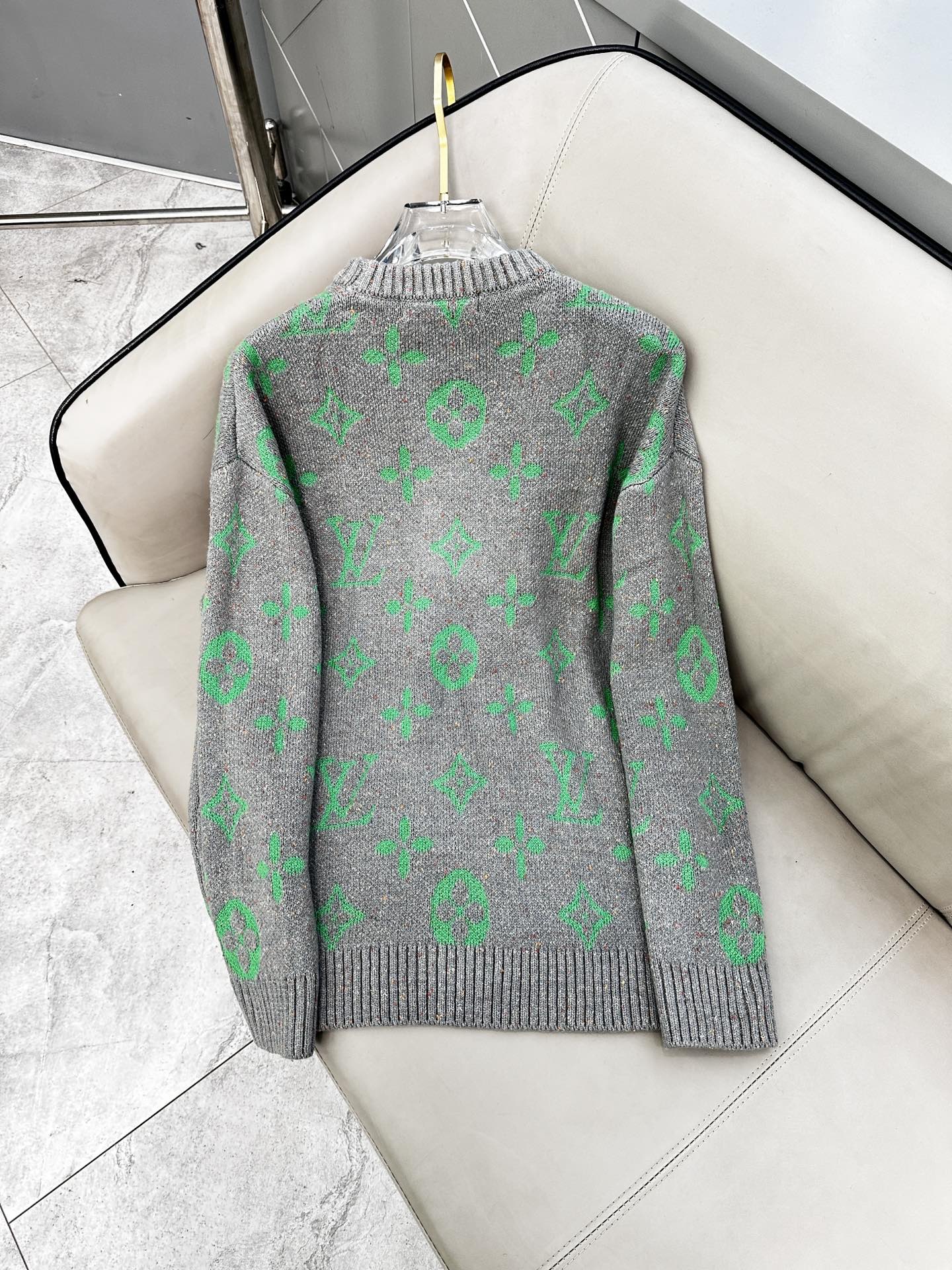 路易威登 毛衣 2025秋冬最新系列，专柜1:1顶级复刻，顶级版本！加厚款，潮人必备单品！懂货的老铁赶紧