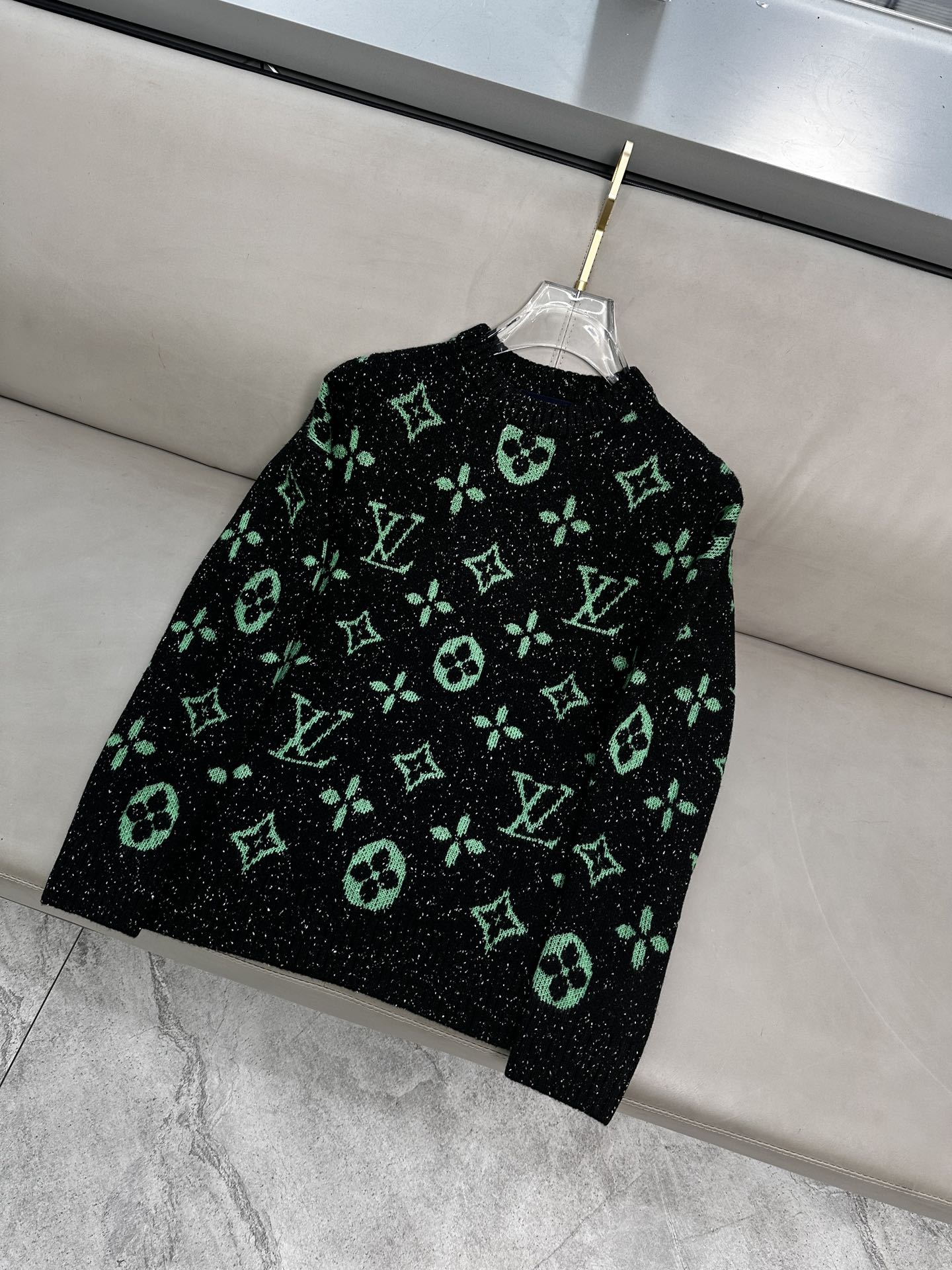 LV毛衣 2025秋冬最新系列，专柜1:1顶级复刻，顶级版本！加厚款，潮人必备单品！懂货的老铁赶紧下手，