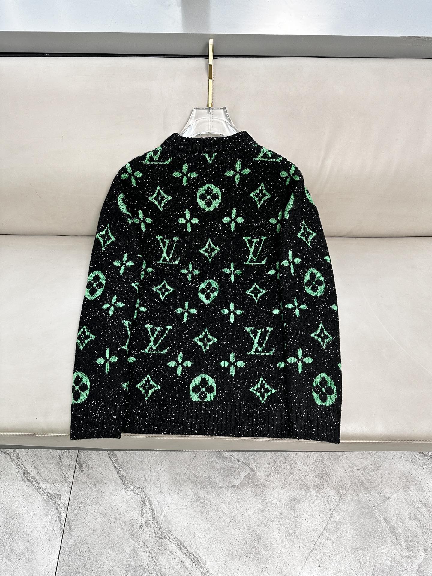 LV毛衣 2025秋冬最新系列，专柜1:1顶级复刻，顶级版本！加厚款，潮人必备单品！懂货的老铁赶紧下手，