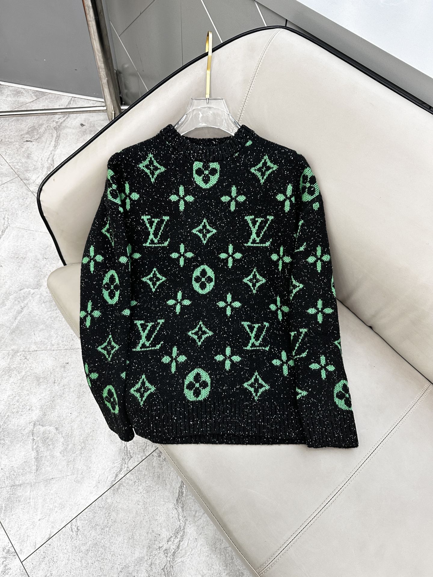 LV毛衣 2025秋冬最新系列，专柜1:1顶级复刻，顶级版本！加厚款，潮人必备单品！懂货的老铁赶紧下手，