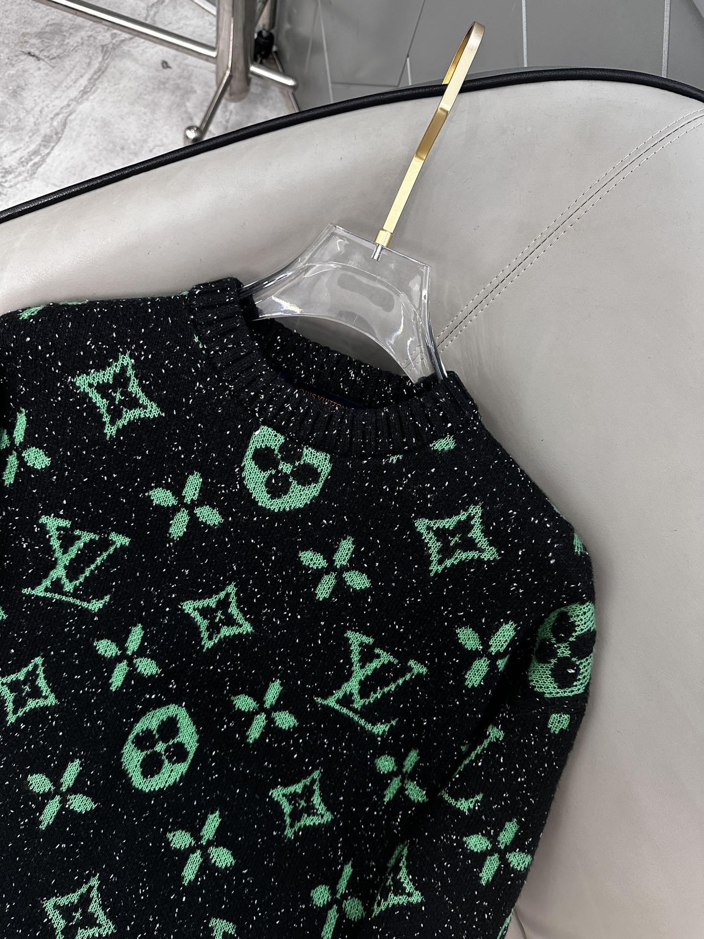 LV毛衣 2025秋冬最新系列，专柜1:1顶级复刻，顶级版本！加厚款，潮人必备单品！懂货的老铁赶紧下手，